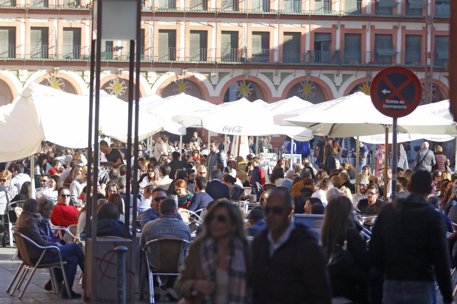 Plaza de la Corredera, en una foto de archivo, con las terrazas a rebosar.
