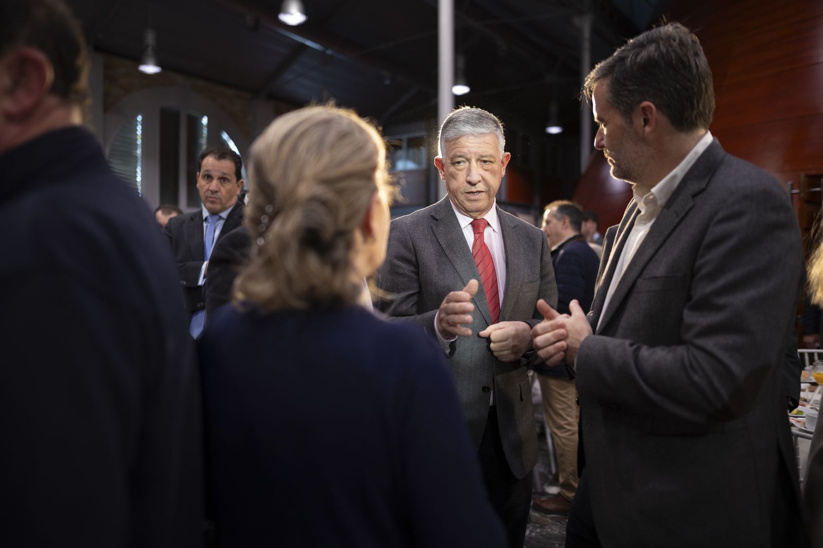Imágenes de la recepción de los invitados al desayuno-coloquio con Jorge Paradela en el Foro Joly Andalucía
