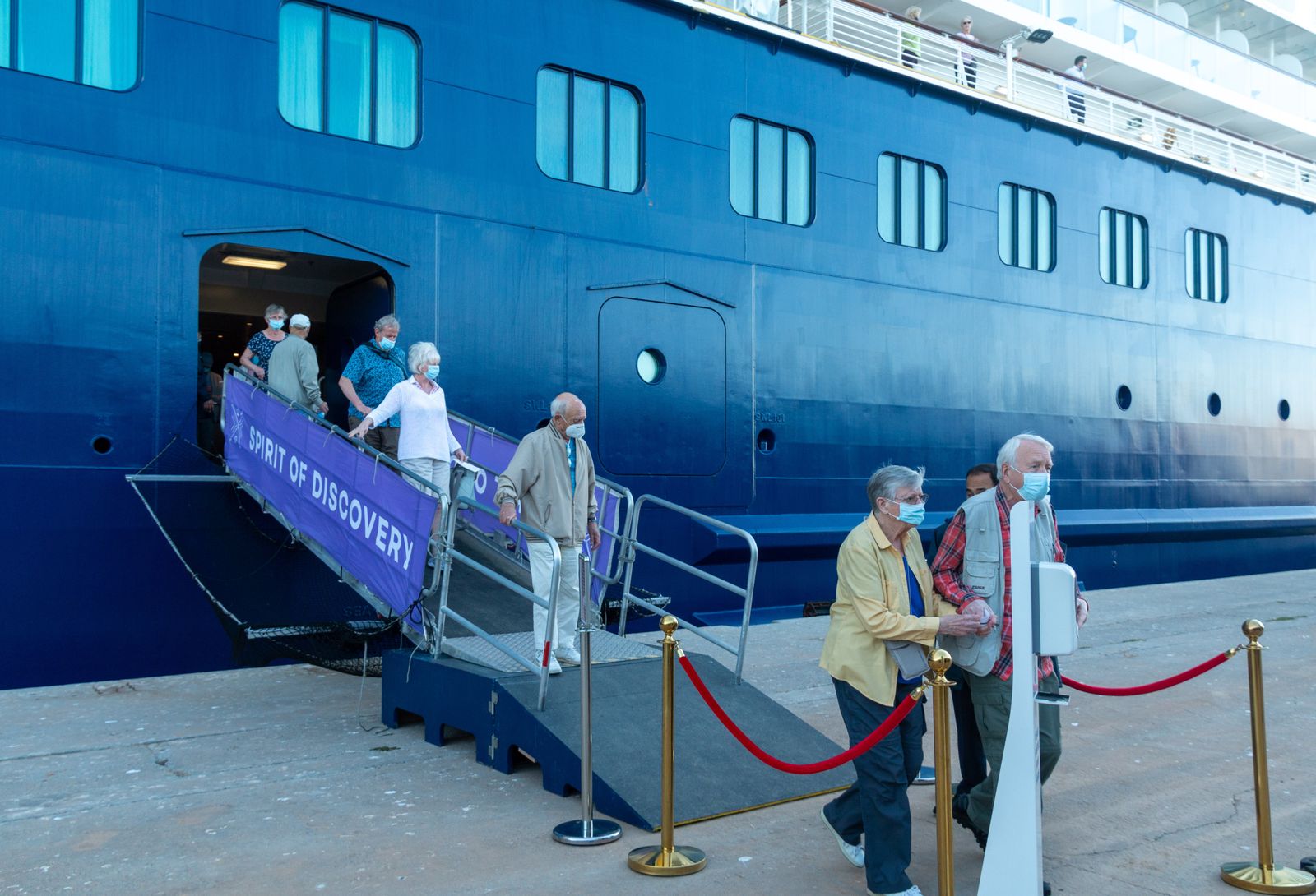 El Spirit Of Discovery inaugura la temporada de cruceros en el Puerto de Motril, en imágenes