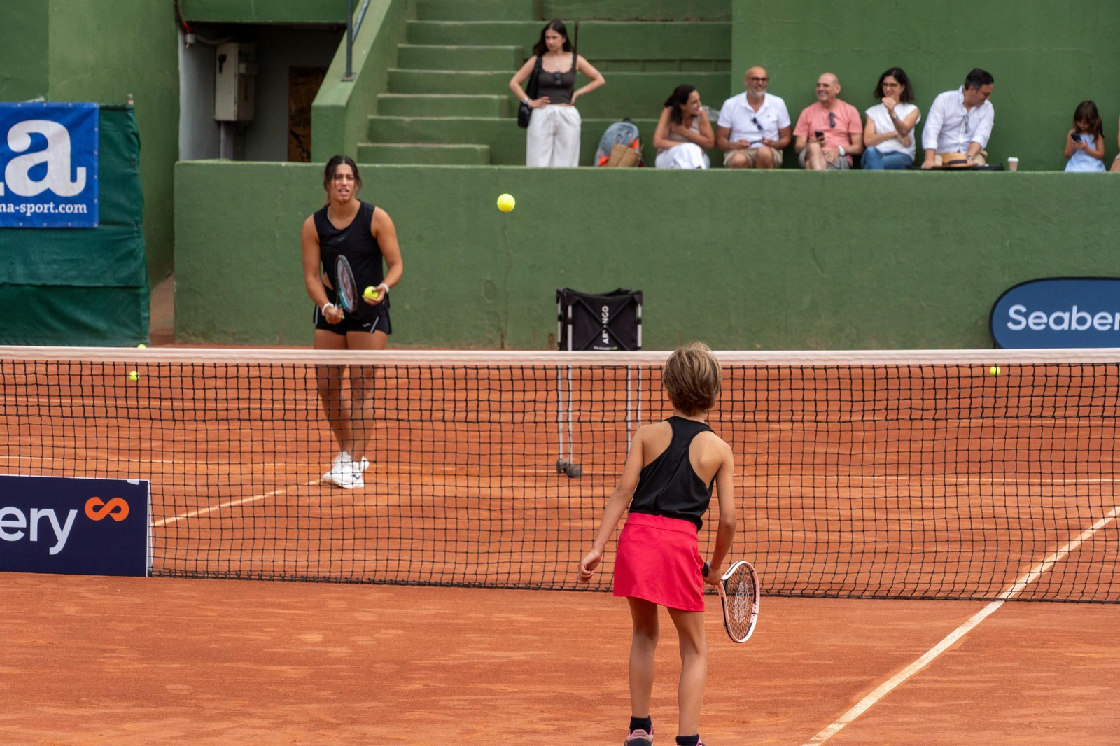 Imágenes del Clinic con Paula Badosa, Jessica Bouzas y los alumnos de la escuela del Real Club Recreativo de Tenis de Huelva  