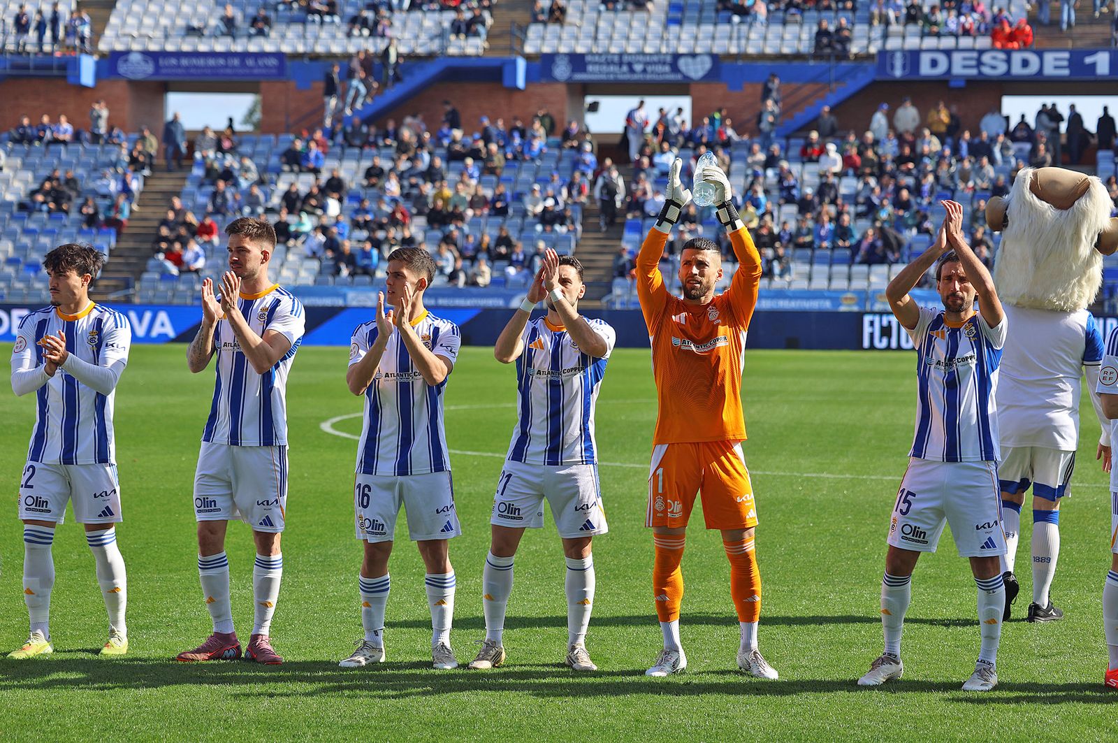 Búscate en las gradas del Nuevo Colombino en el Recre-Yeclano