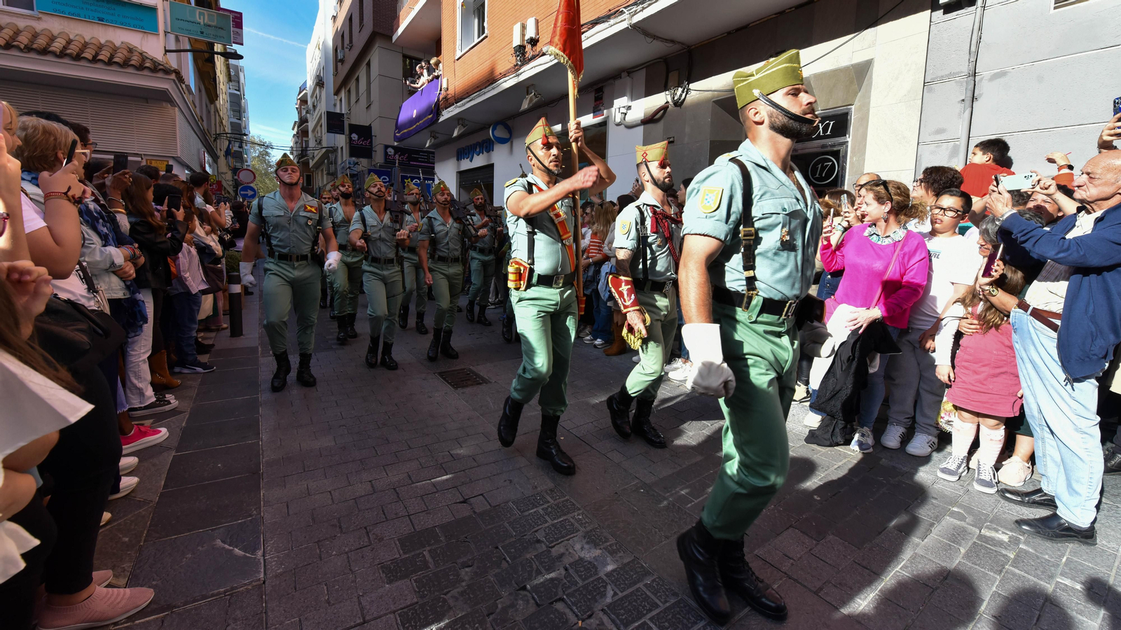 Fotos del Lunes Santo en Algeciras: Desfile de La Legión