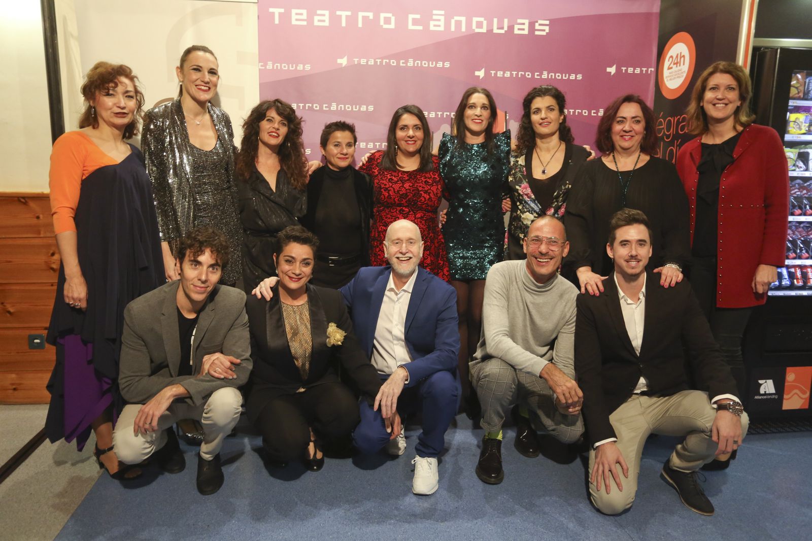 Foto de familia de los premiados, este miércoles, en el Teatro Cánovas.