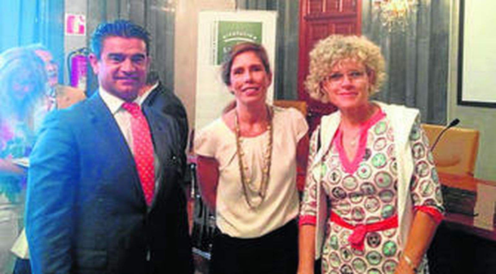 Amador Sánchez, gerente de Prodetur, Ana Moreno, de Tortas Inés Rosales, y Lola Gómez, gerente de Clisol Agro.