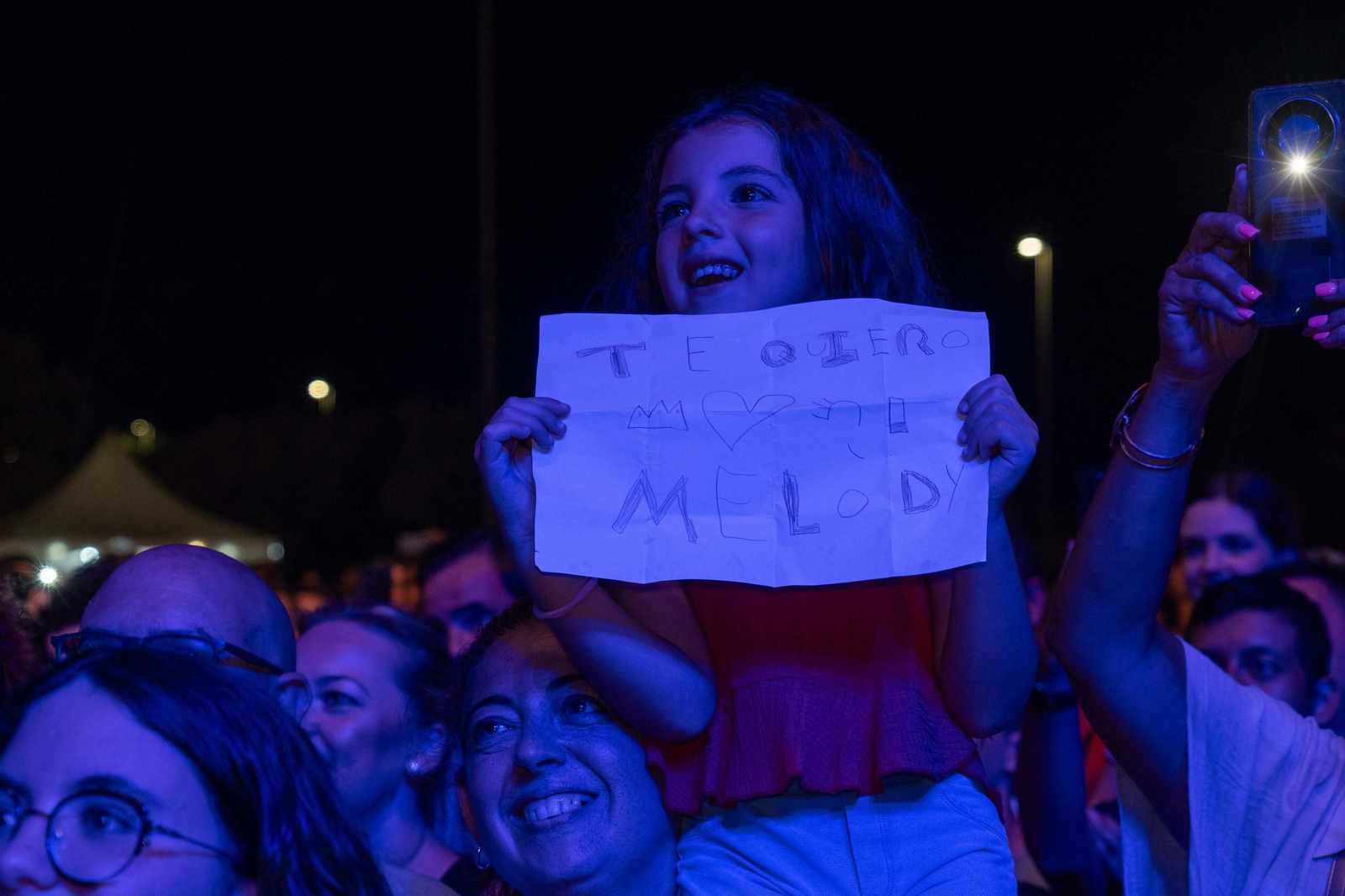Colombinas 2025: Imágenes del concierto de Melody en las Fiestas Colombinas