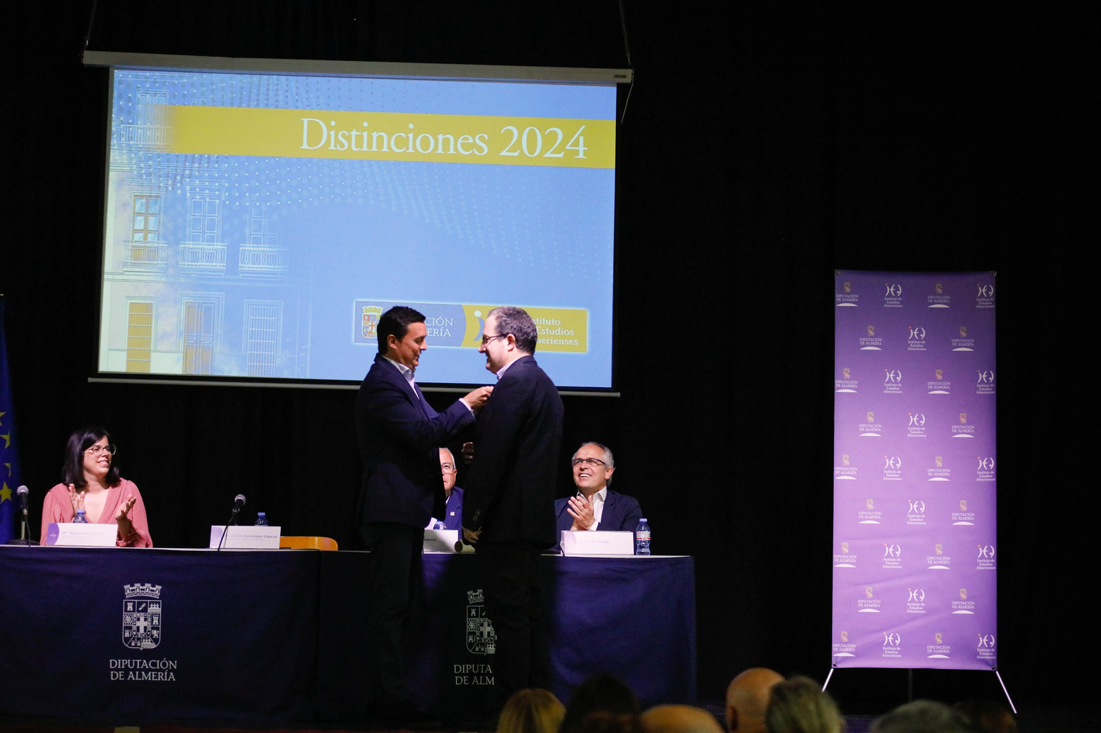 Imágenes de la entrega de los Escudos de Oro del IEA y la celebración de su Plenario