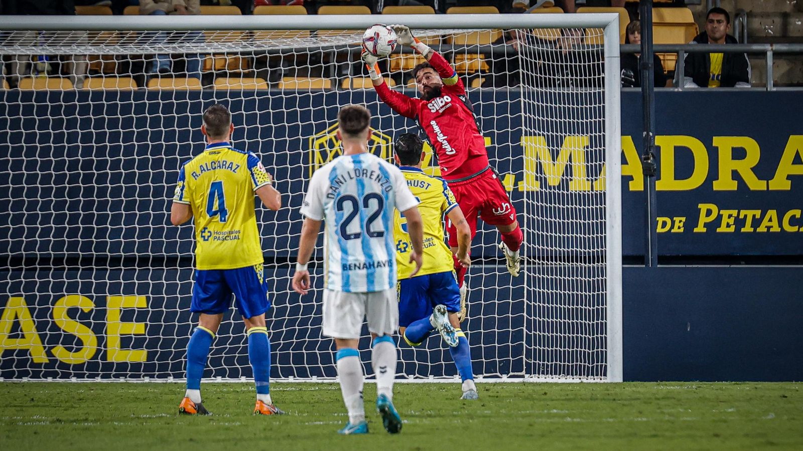 Búscate entre las imágenes del partido de futbol Cádiz CF - Málaga CF