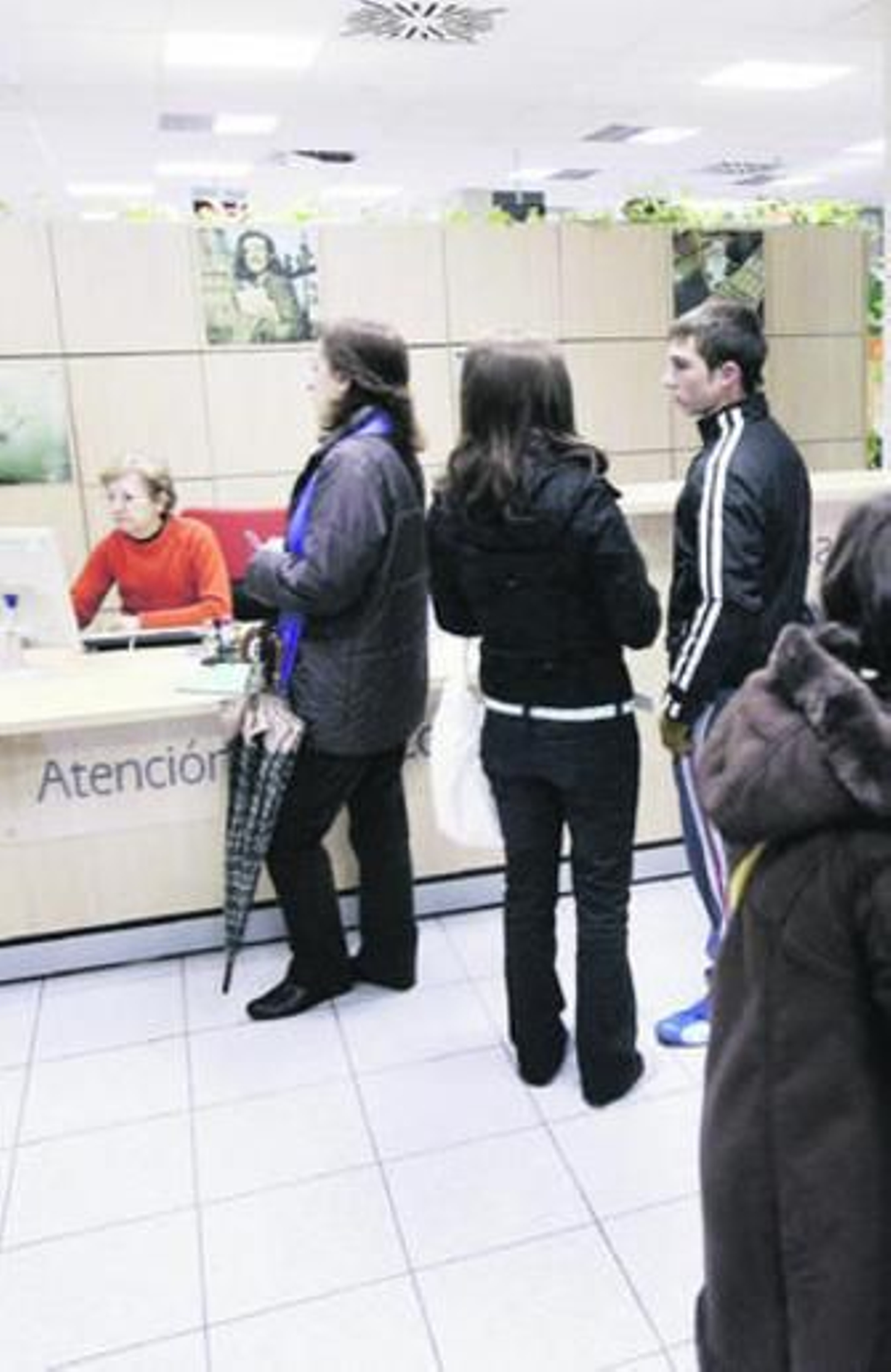Colas en una oficina de empleo de la capital, en una imagen de archivo.