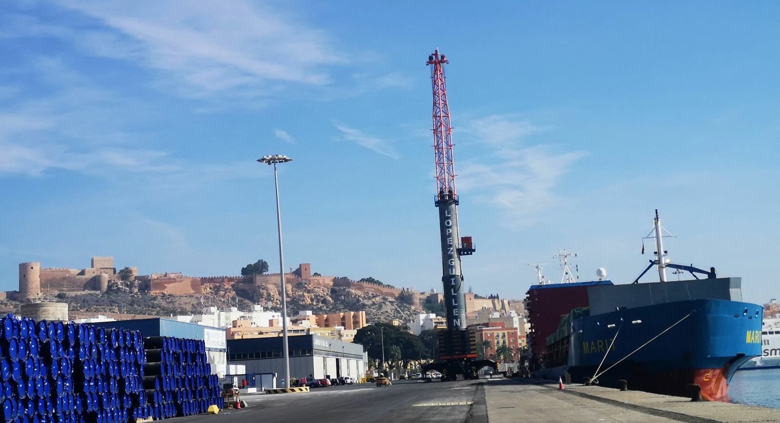 Mercancías López Guillén en el puerto de la capital.