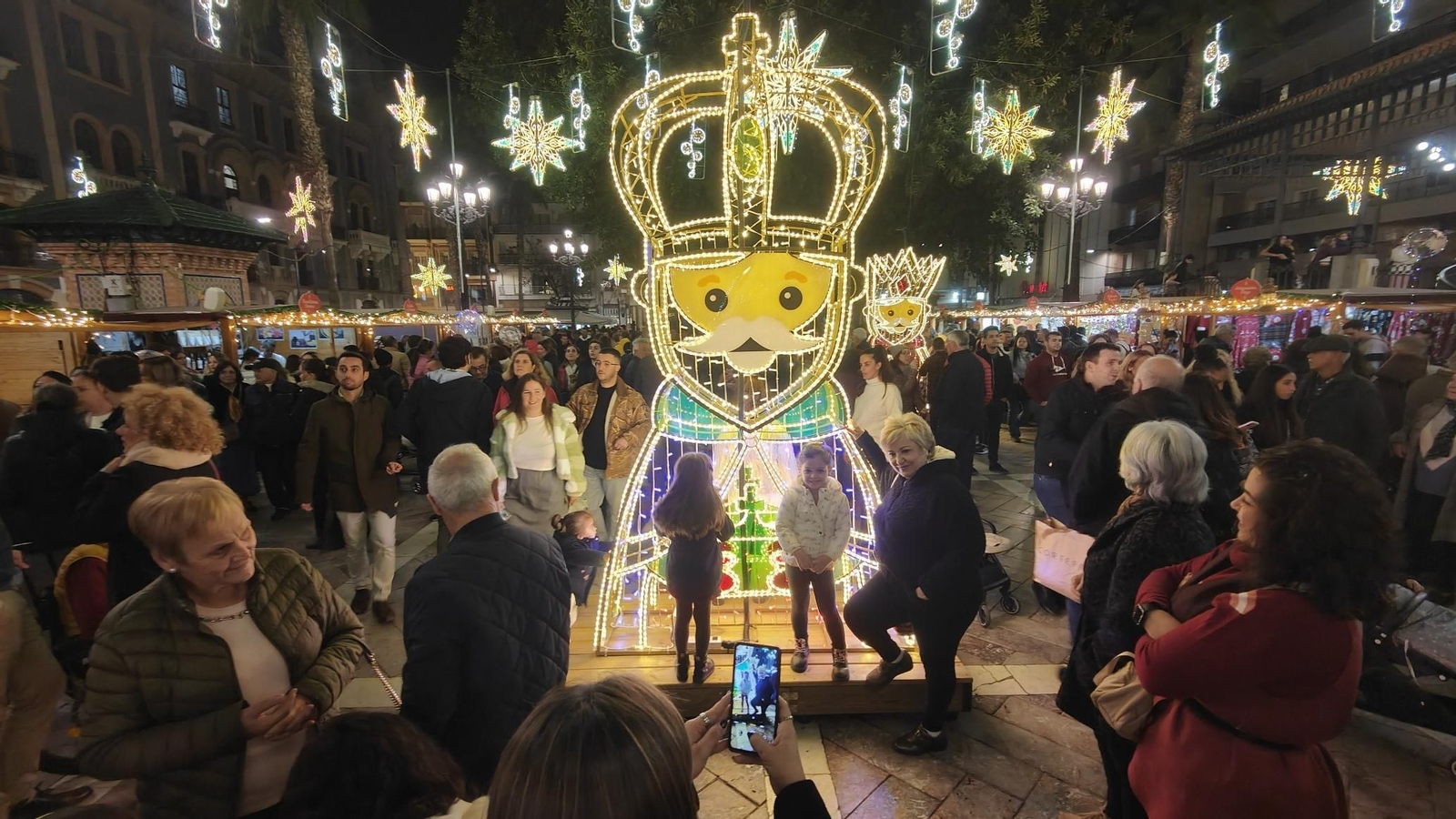 Imágenes del alumbrado navideño en las calles de Huelva