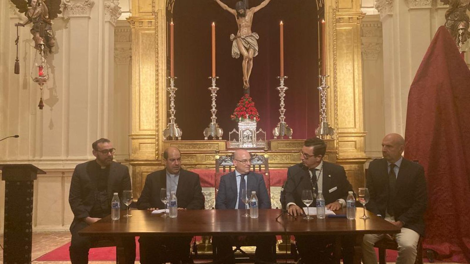 Presentación de los actos en la Capilla de la Universidad.