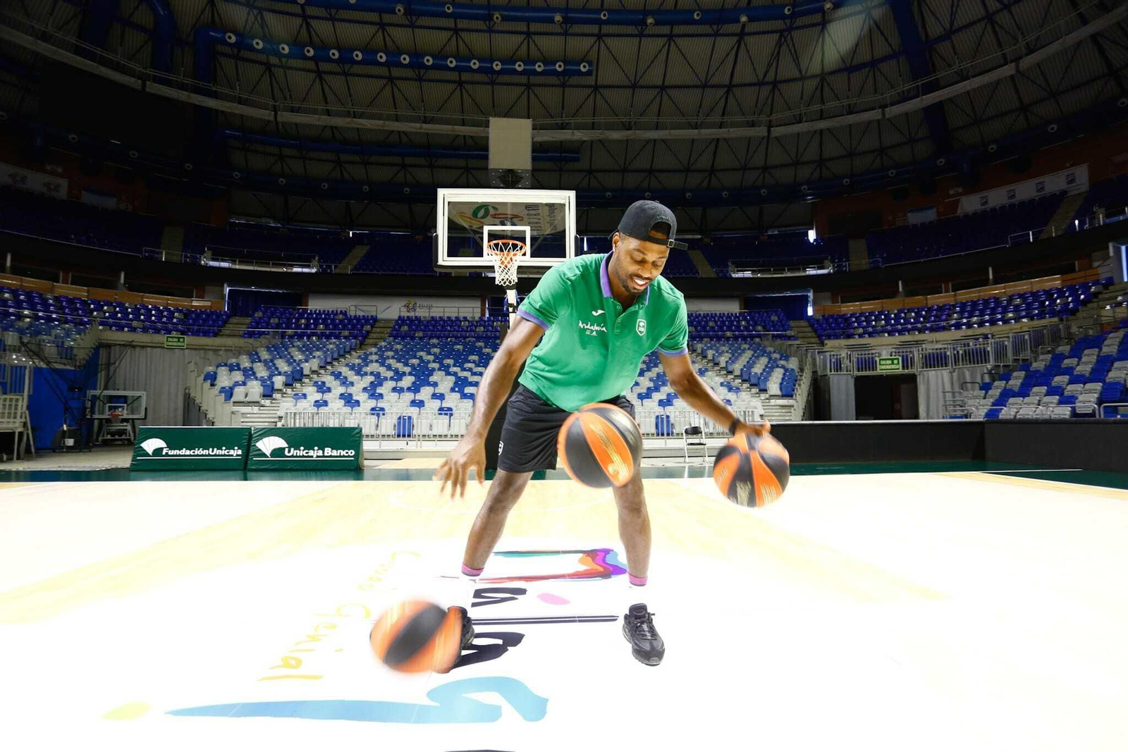 La presentación de Melvin Ejim, en imagénes
