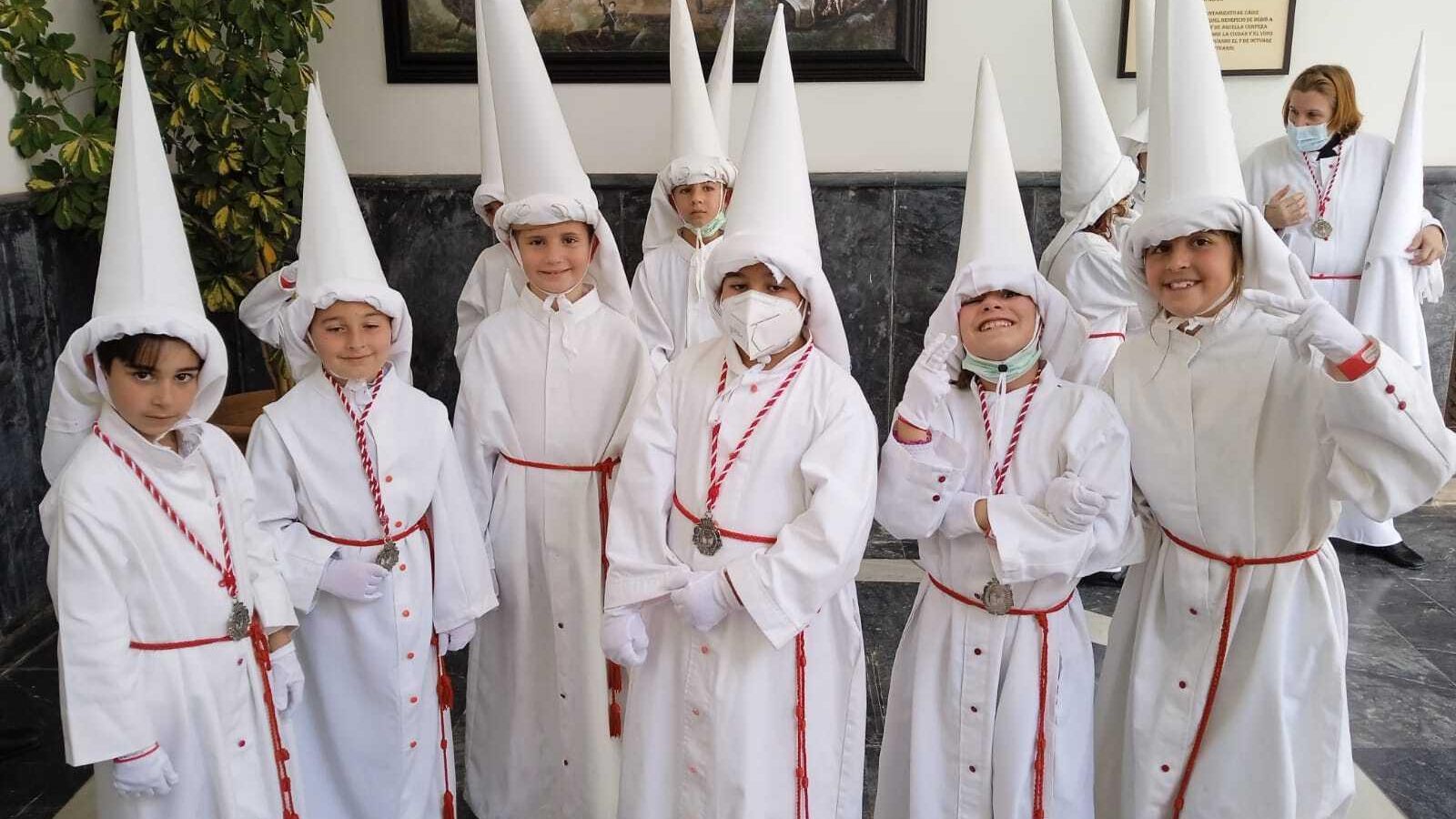 Pequeños penitentes antes de salir de Santo Domingo.