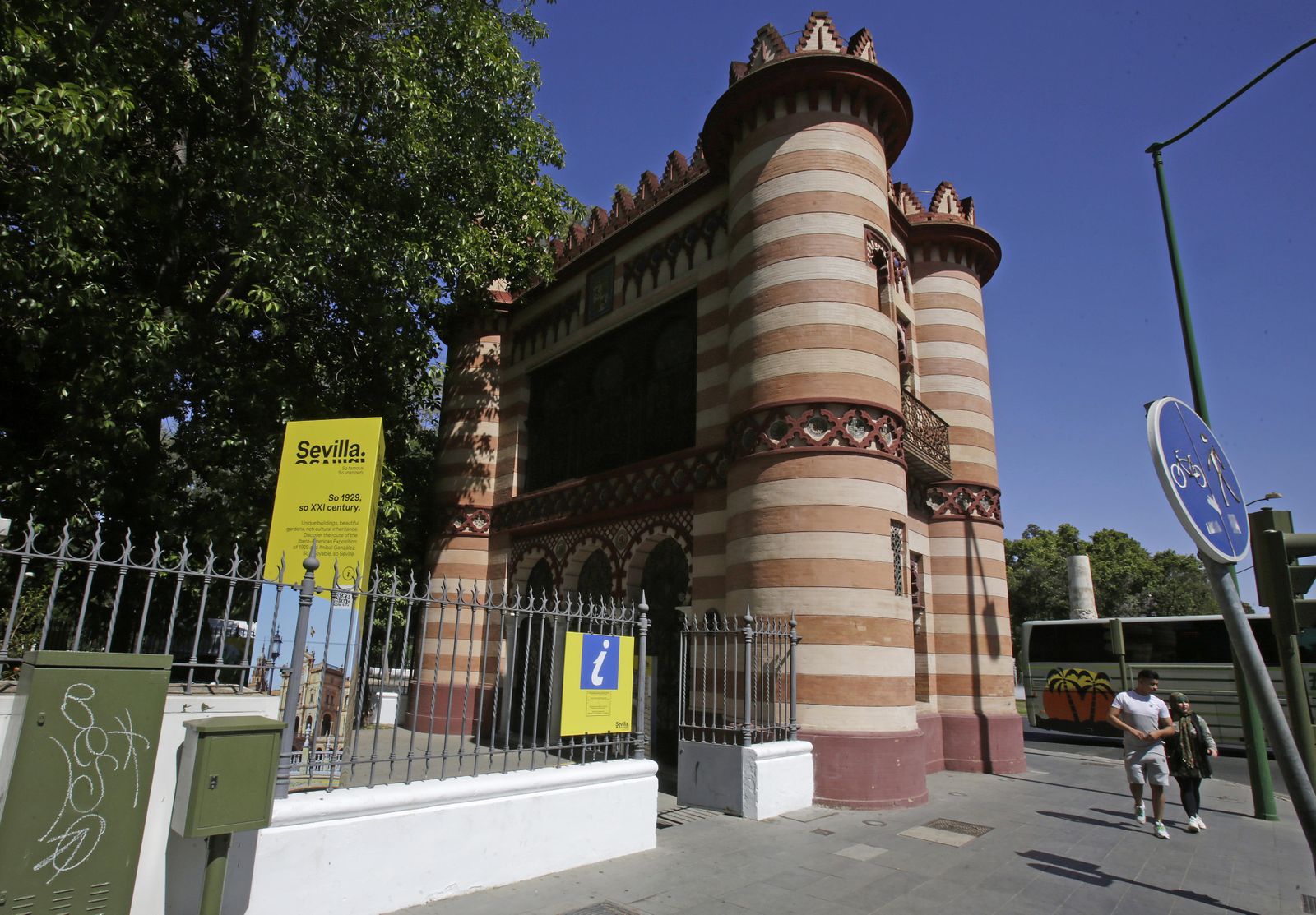 El punto de información turística en el Costurero de la Reina abrió sus puertas hace unos días.