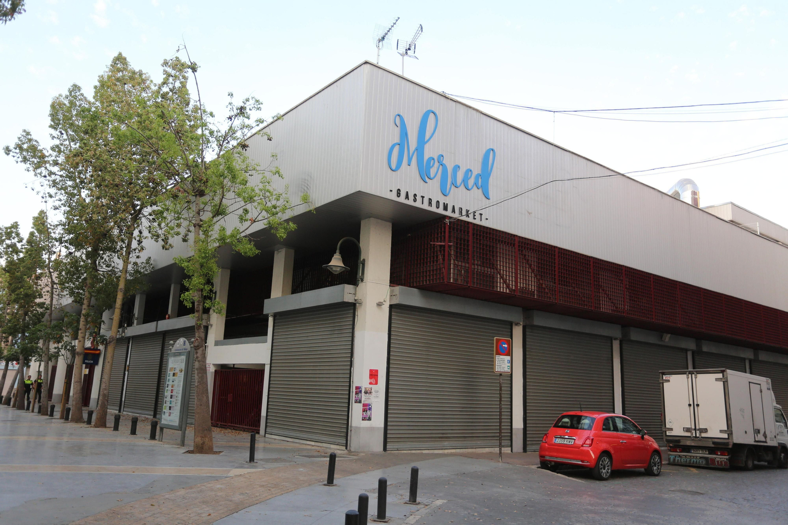 Vista exterior del mercado de la Plaza de la Merced.