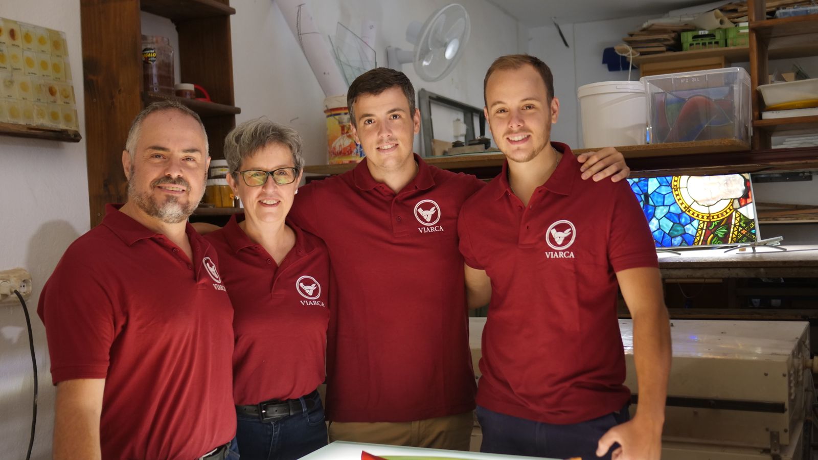 Alberto Cascón, Mayte Cuenca, David e Ignacio Cascón, equipo de Viarca encargado de restaurar las vidrieras de Tarifa.