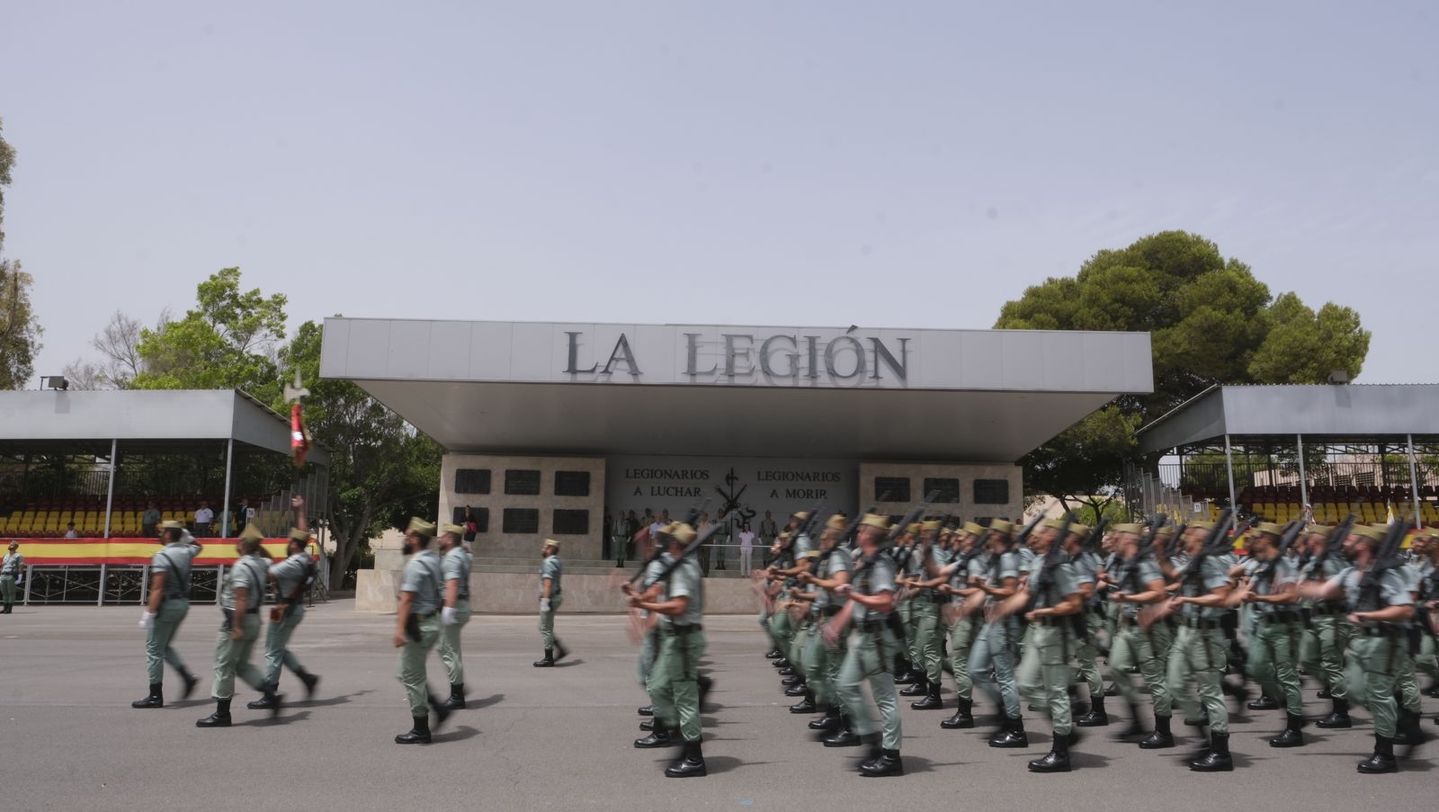 Visita de la Ministra de Defensa Margarita Robles a La Legión Española, en Viator
