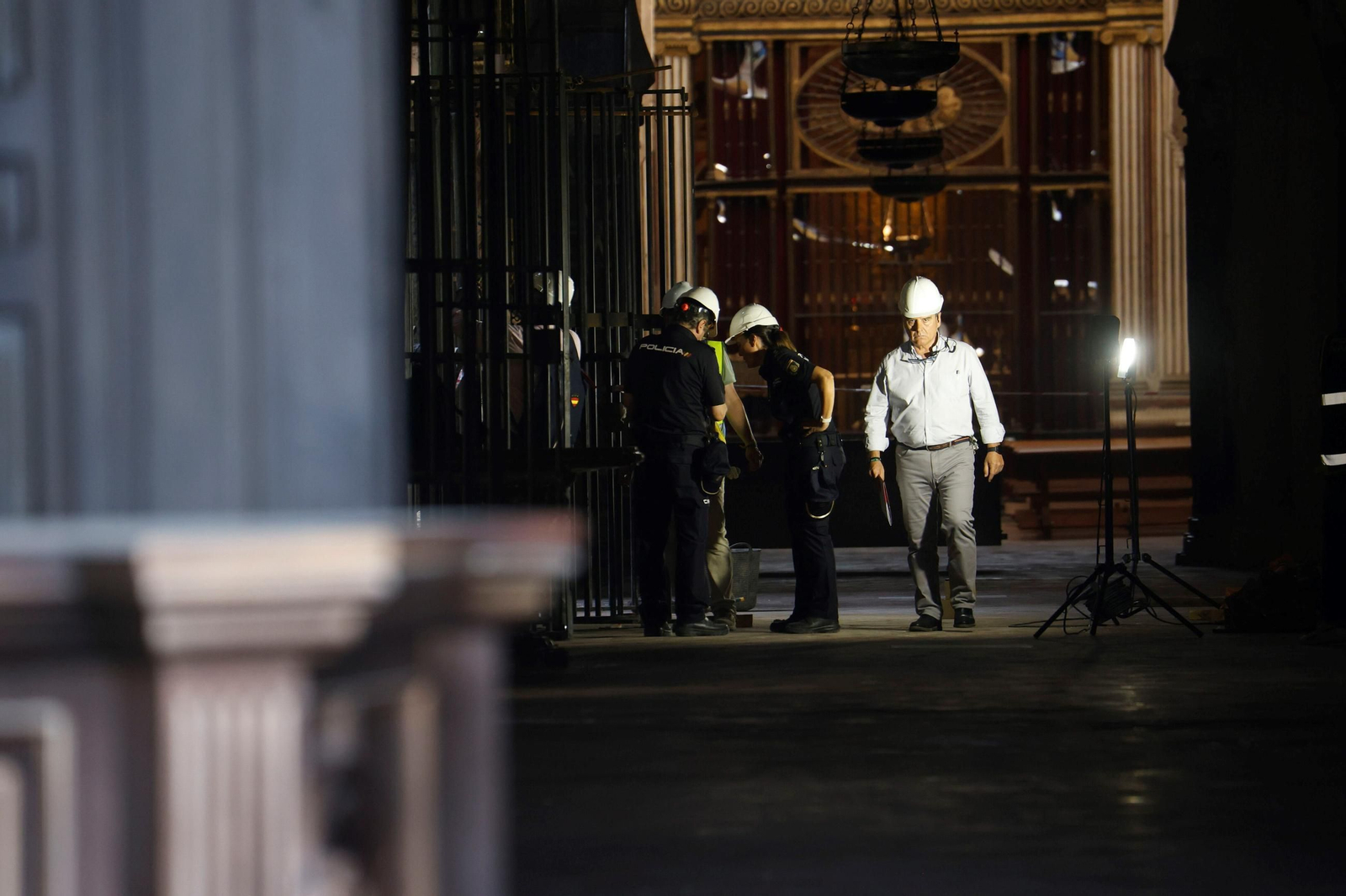 Los trabajos en la Mezquita-Catedral para supervisisar y evaluar los daños, en fotos