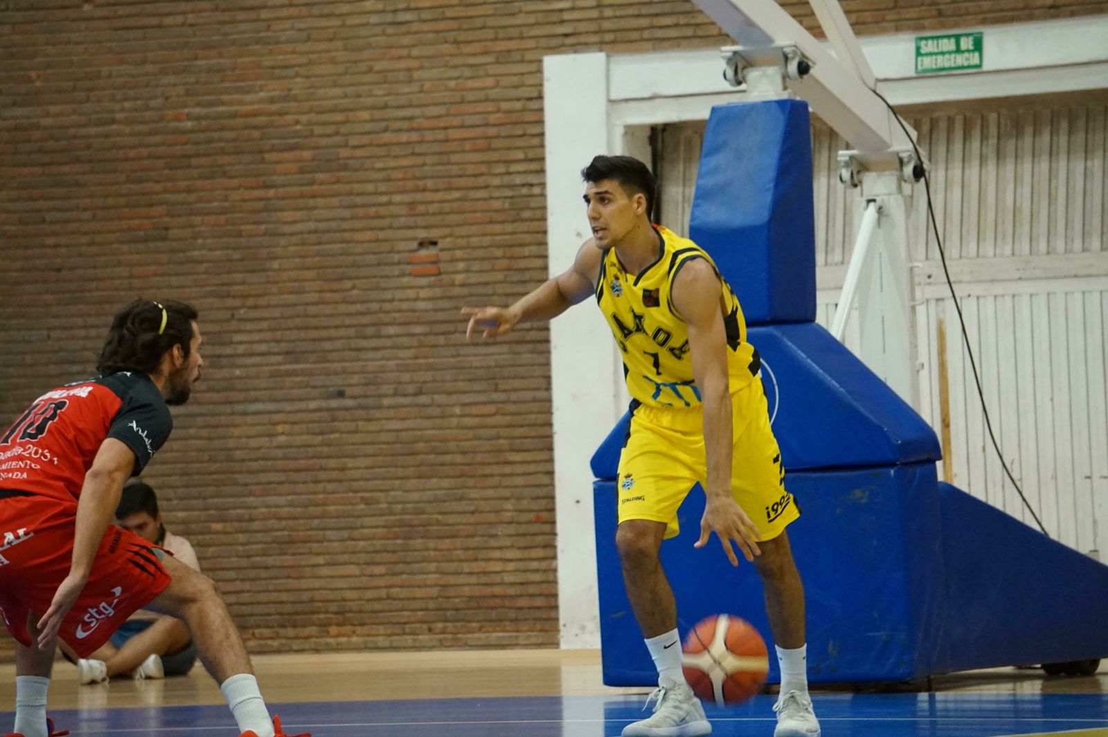 Facundo Corvalán, en un amistoso de pretemporada con el Real Canoe.