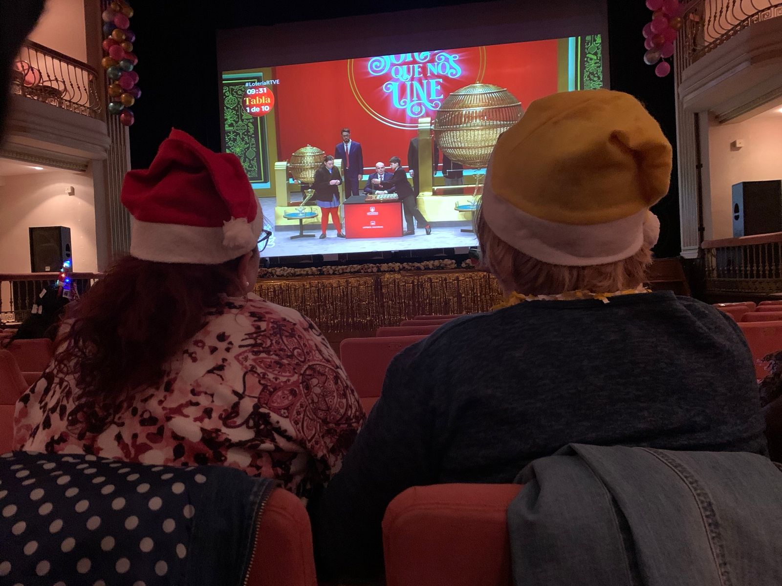 Ilusión, nervios y premios: La Costa vive con ilusión “el directo” de la Loteria de Navidad