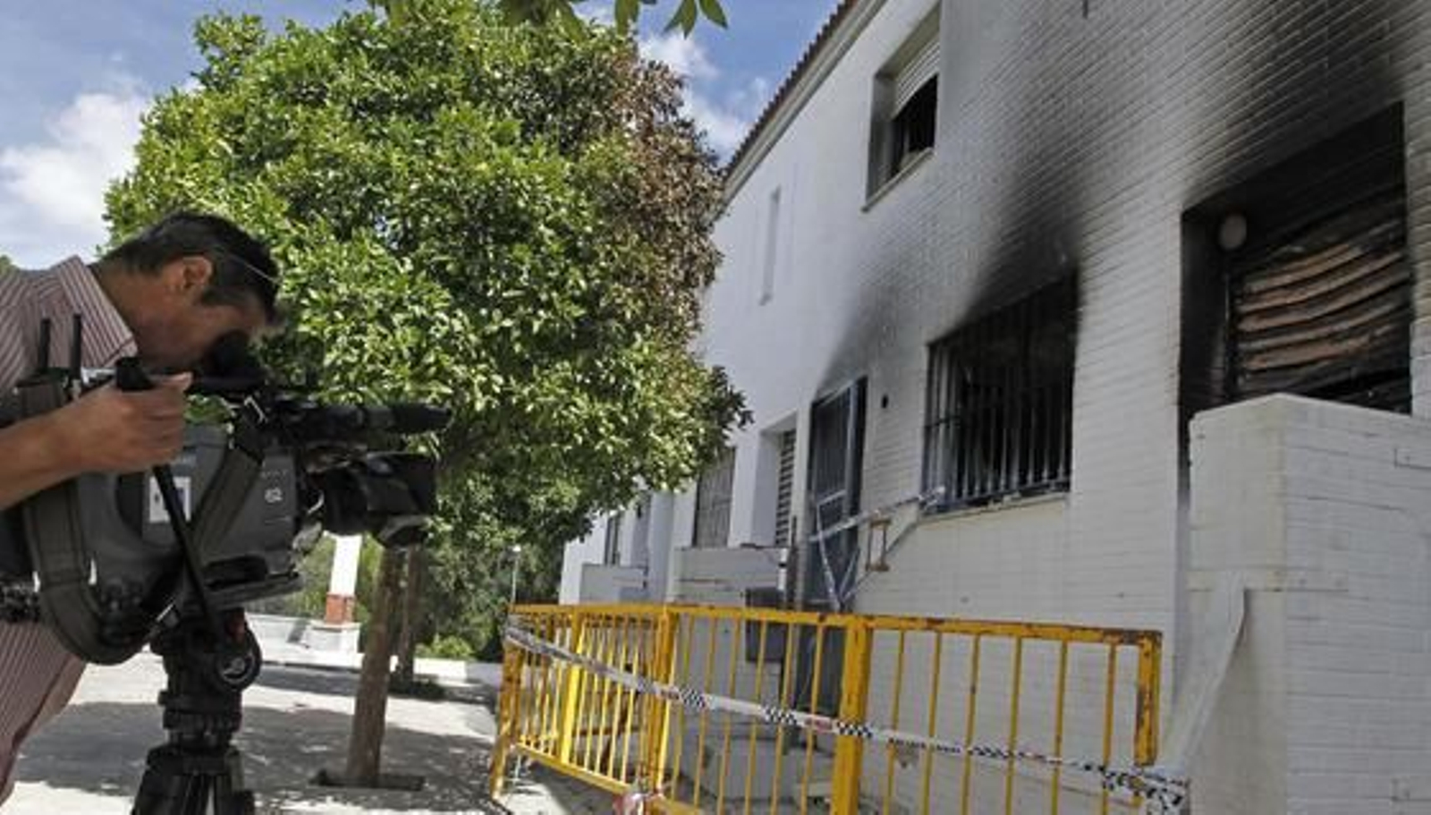 Estado de las viviendas el día después de los incidentes. / EFE