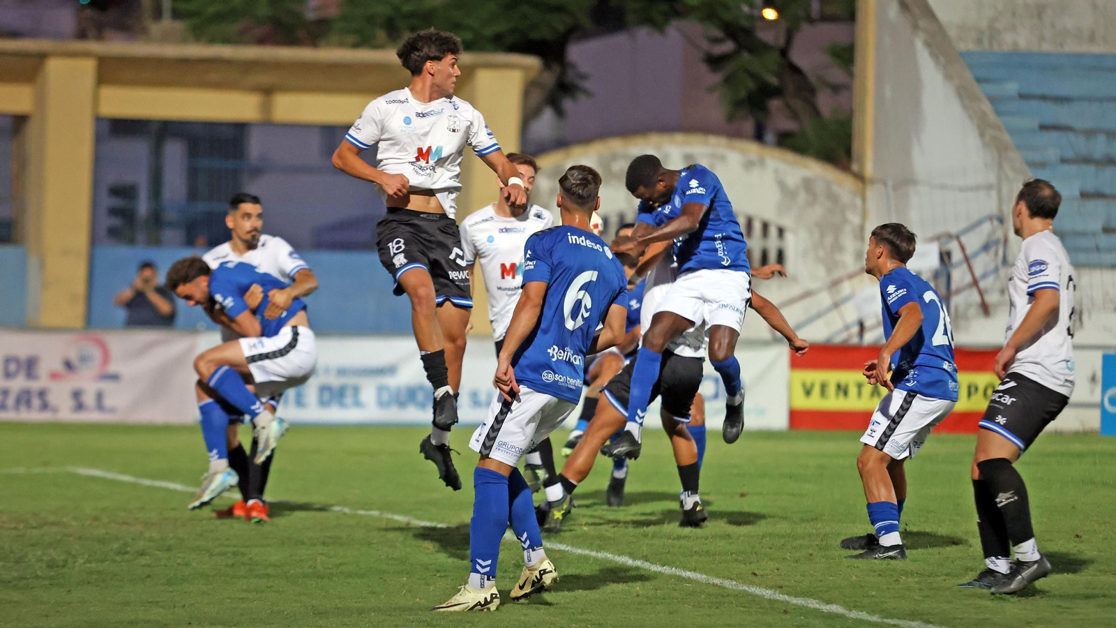 Imágenes del Trofeo de la Copa y la Venencia entre el Jerez Industrial y el Xerez DFC