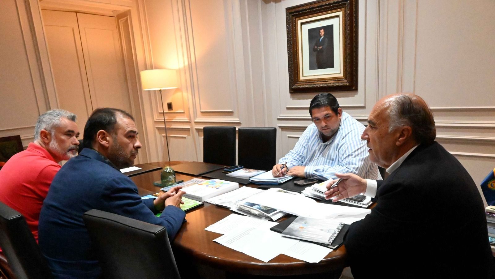 La reunión del alcalde con los representantes de Jucil.