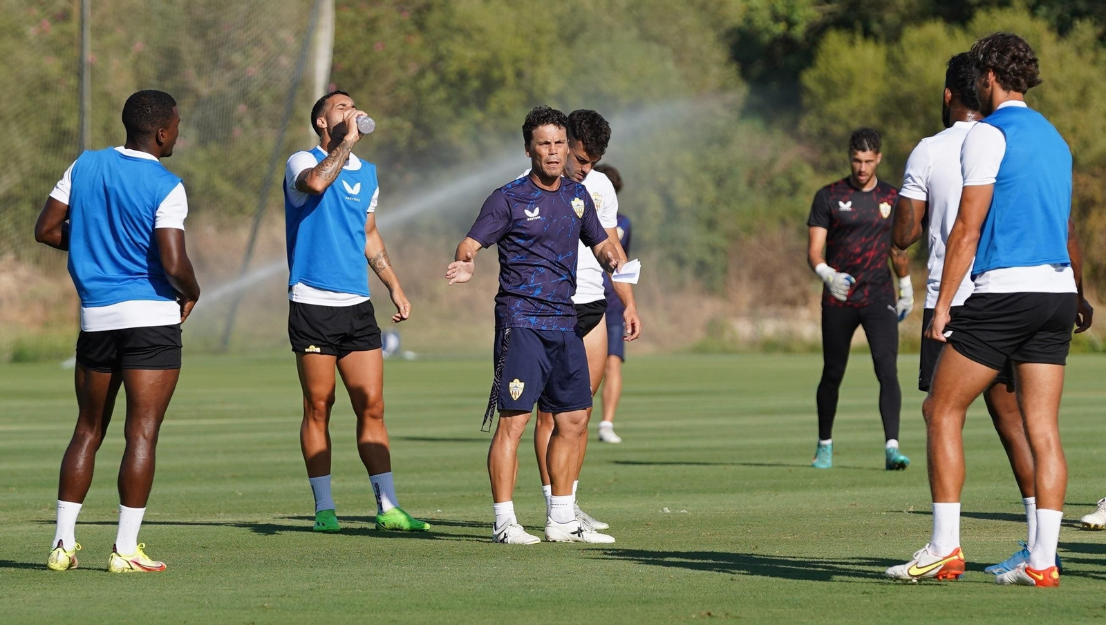El preparador rojiblanco, en el último entrenamiento en Montecastillo