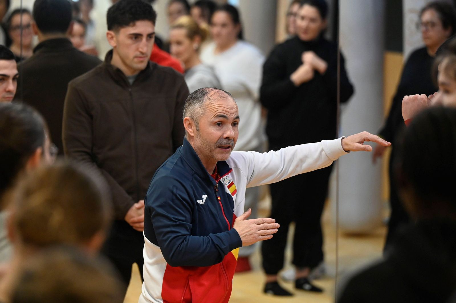 La masterclass de boxeo de Rafa Lozano Jr a medio centenar de mujeres de Córdoba, en imágenes