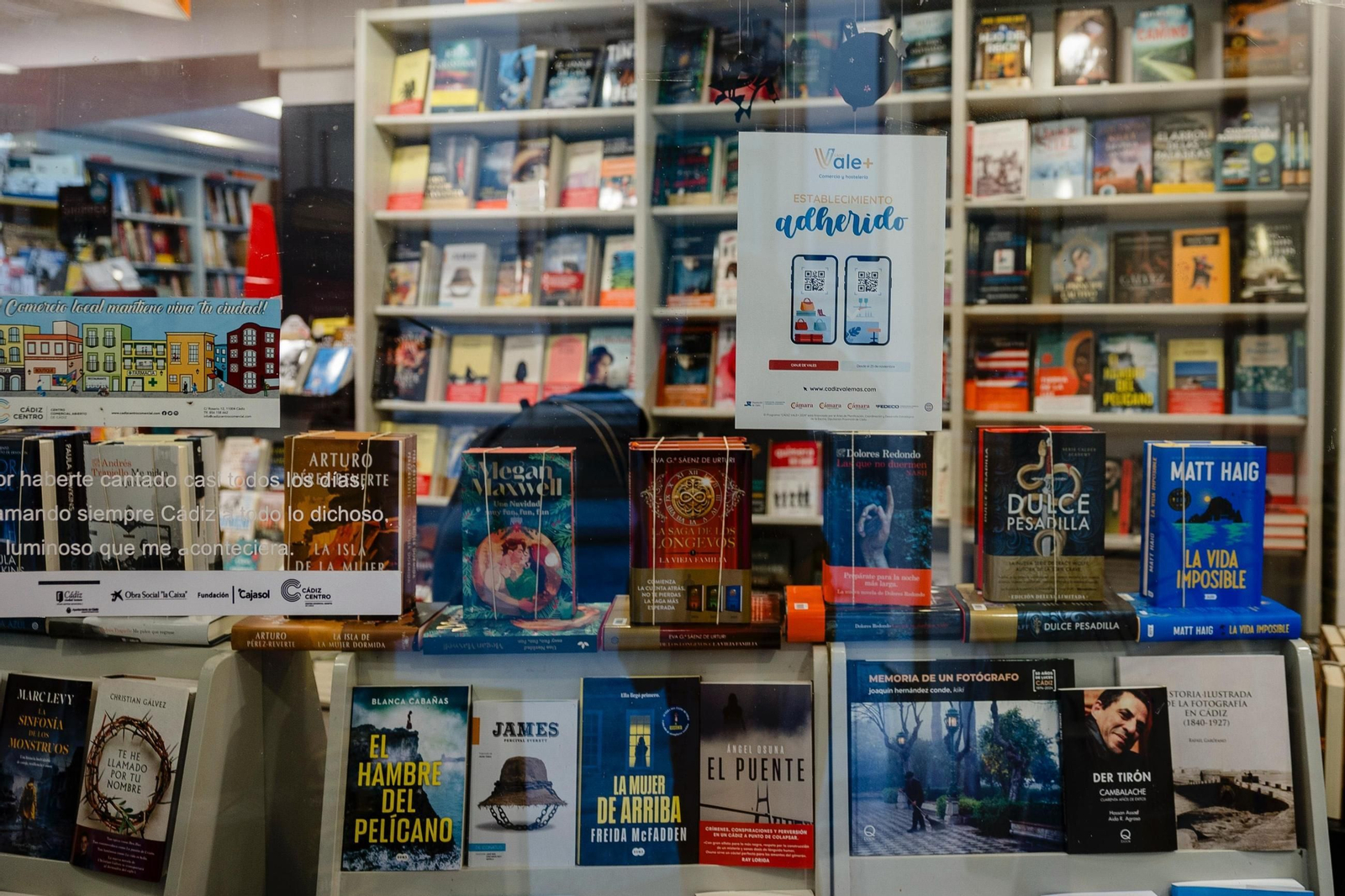 Los bonos de Cádiz Vale Más agotan su cupo en las ciudades y se podrán usar este semana en los pequeños municipios.