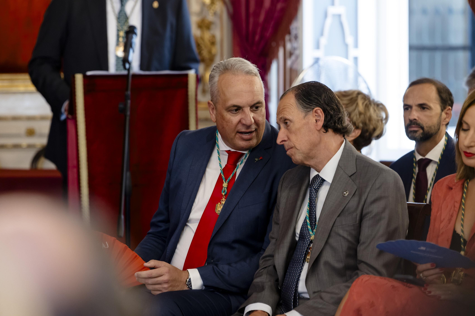 Las imágenes del pleno de investidura de la Diputación de Cádiz.