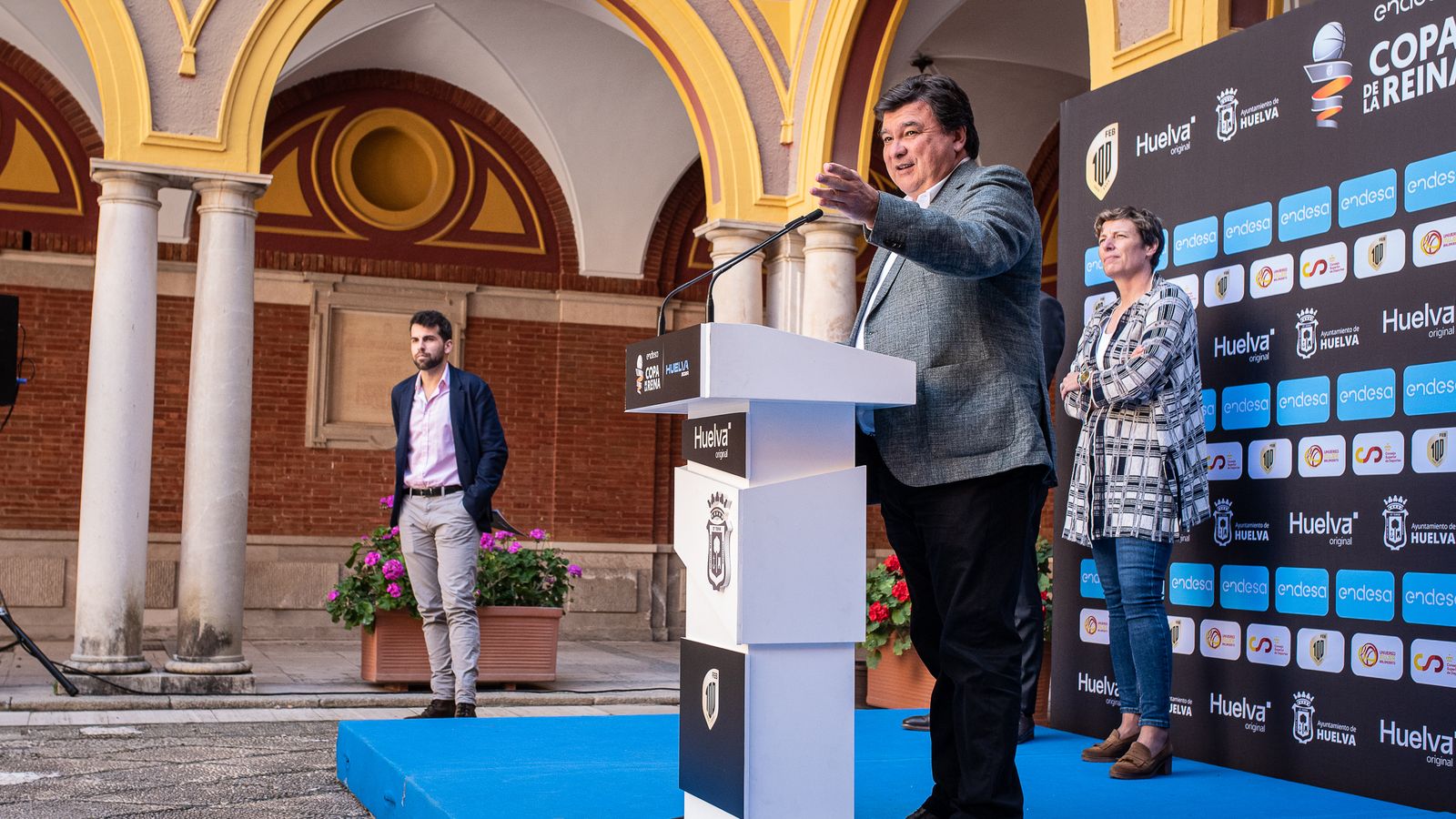 Gabriel Cruz durante la presentación de la Copa de la Reina de baloncesto en Huelva.