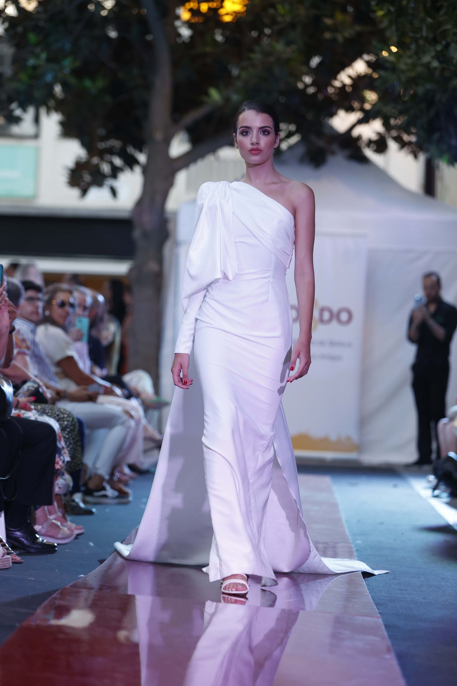 Las imágenes del Desfile de Jóvenes Diseñadores en la Plaza de la Magdalena