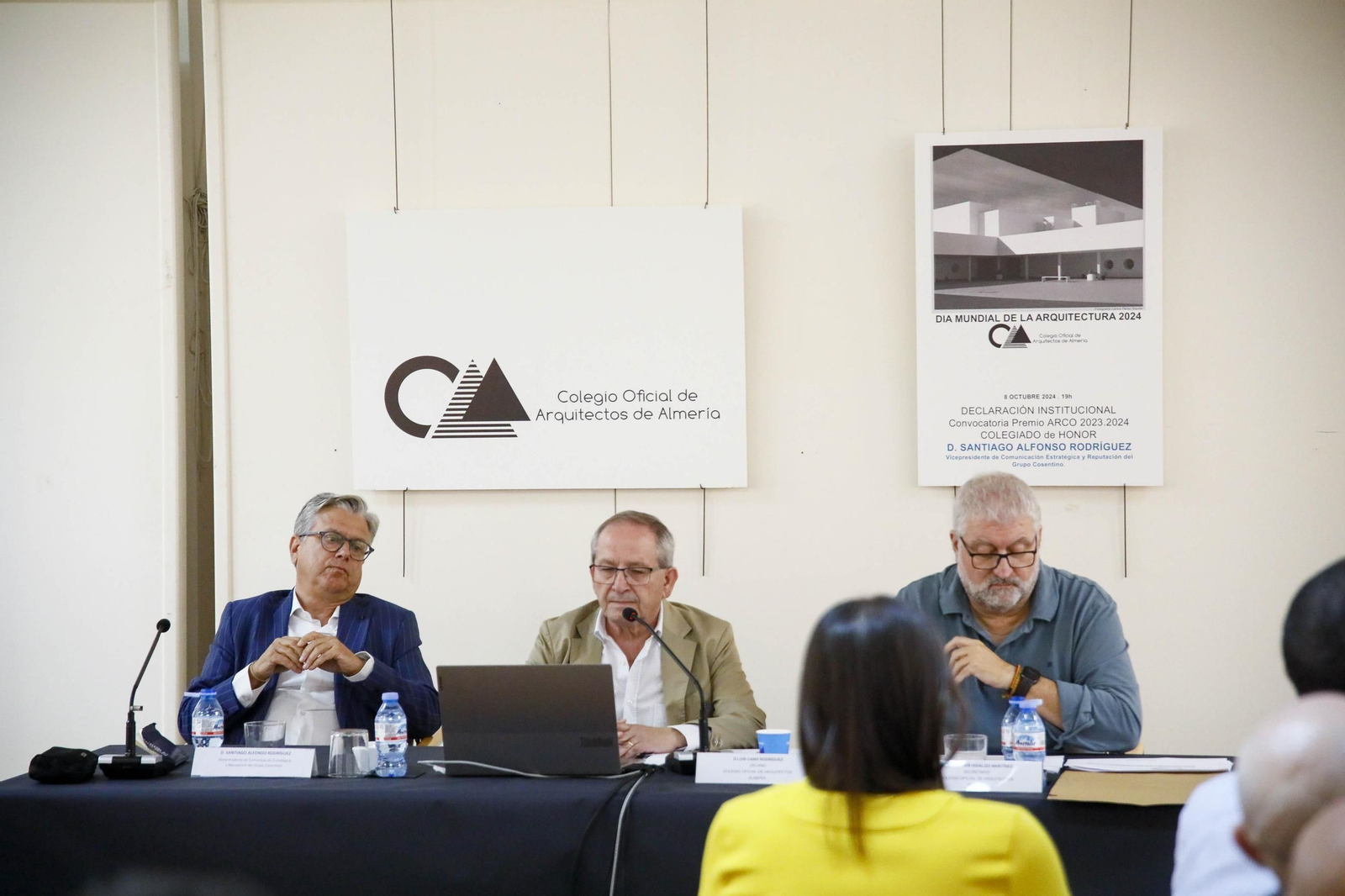 Imágenes del nombramiento como colegiado de honor a Santiago Alfonso en el colegio oficial de arquitectos de Almería
