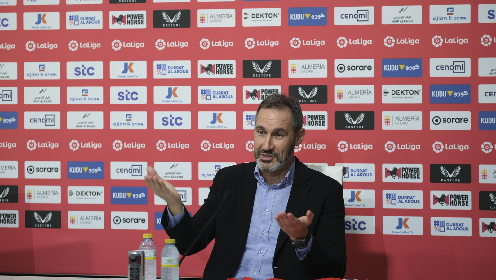 Imágenes de la presentación de Vicente Moreno, nuevo entrenador de la U.D. Almería
