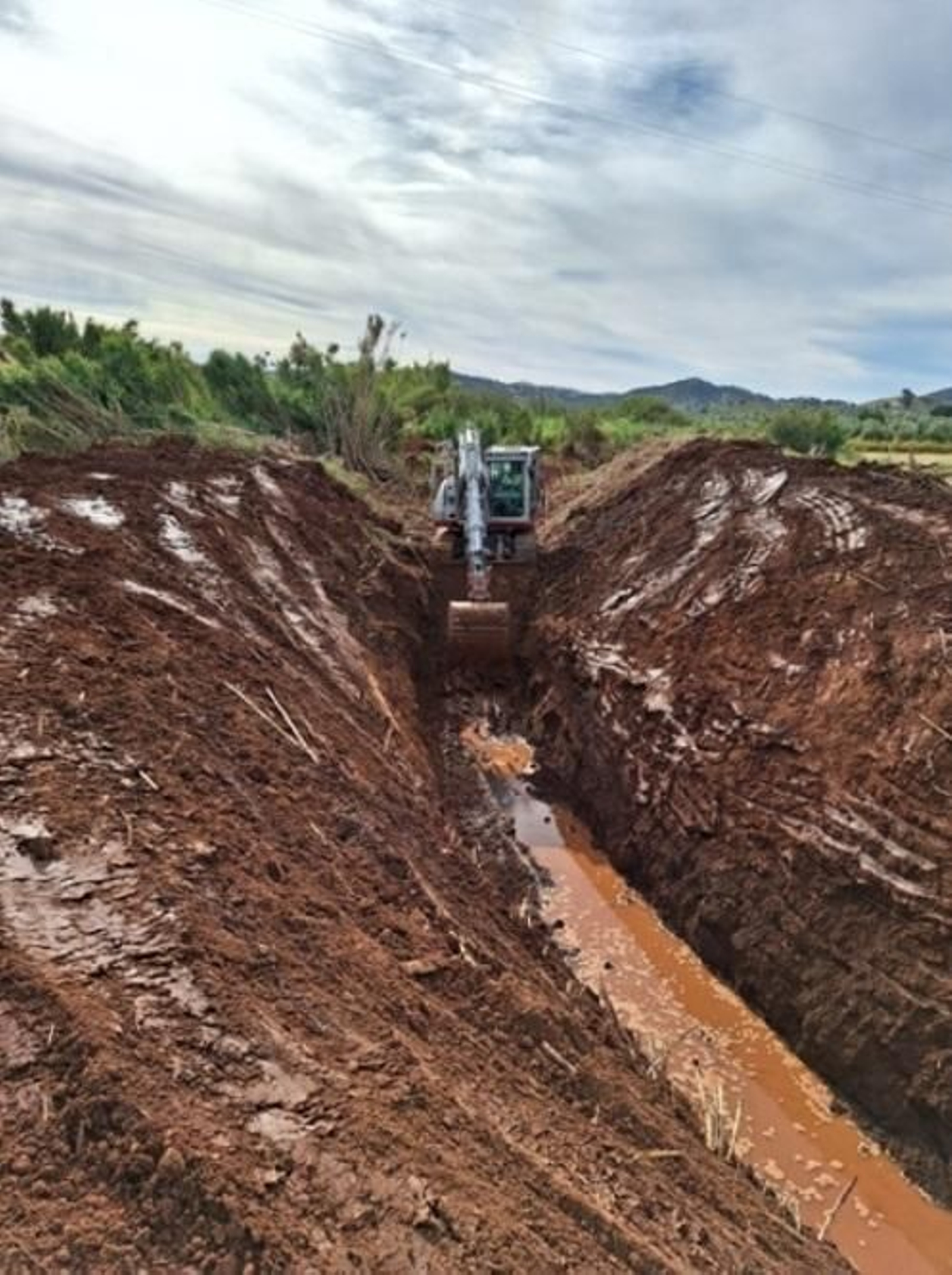 Limpieza de uno de los cauces de la Confederación.