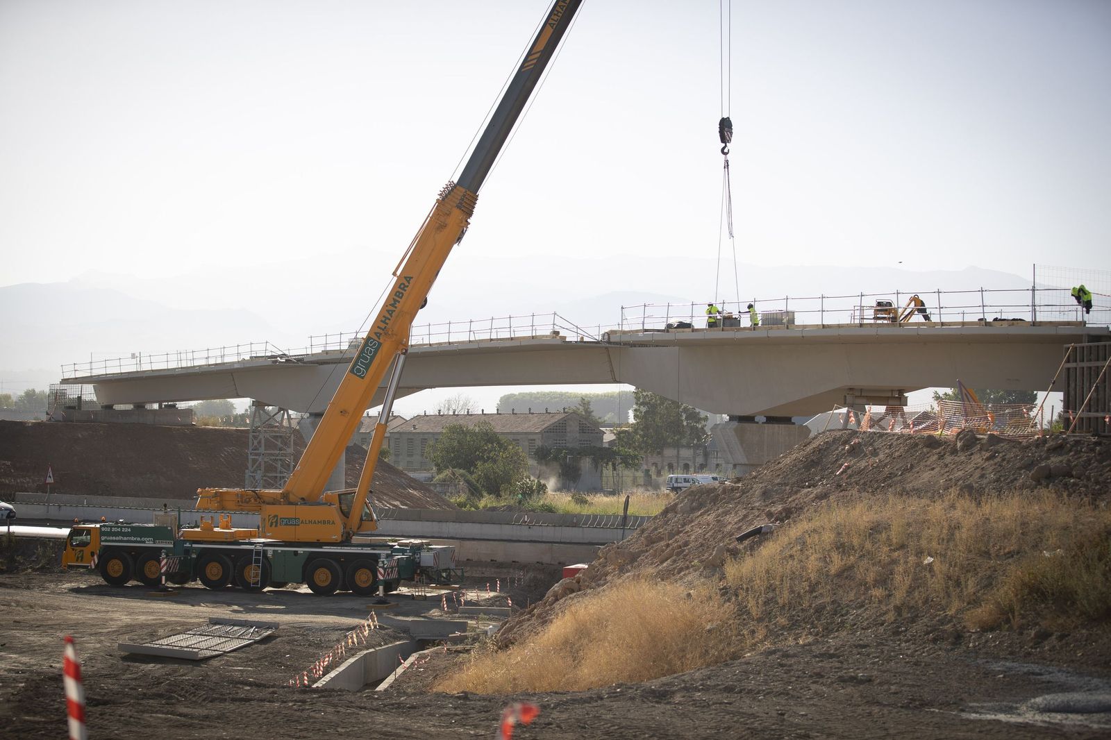El impacto tuvo lugar a escasos metros del puente de la GR-43 en obras en Bobadilla