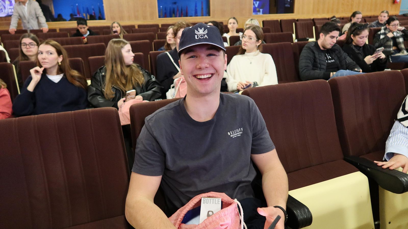 Los jóvenes se dieron cita en el aula magna de Filosofía y Letras de Cádiz