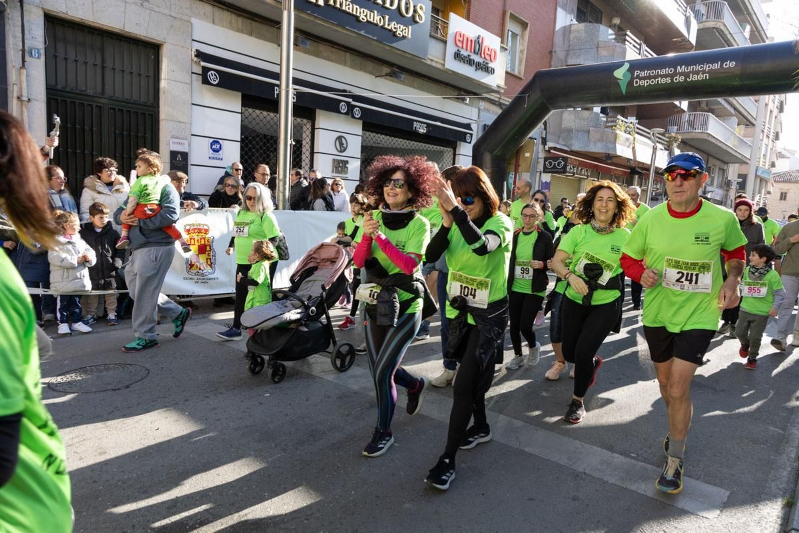 Deporte y solidaridad se unen en la IV Carrera Popular IES San Juan Bosco, en imágenes