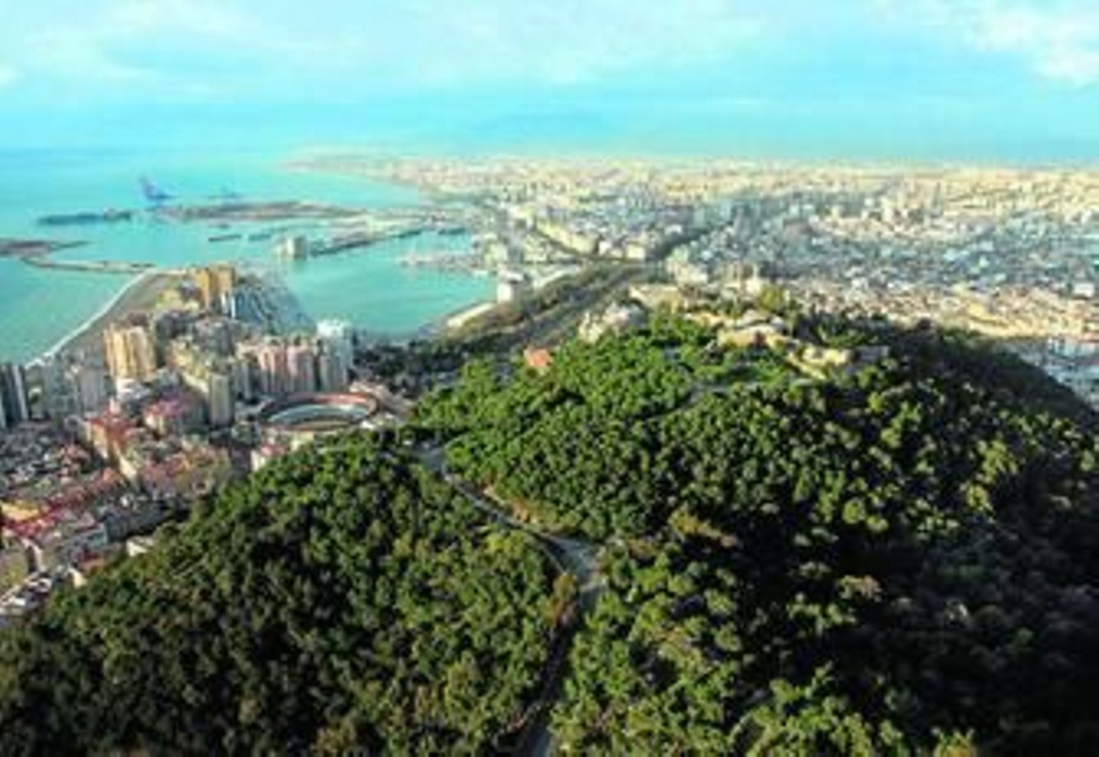 Monte Gibralfaro, en torno al cual se localizan muchas de las fincas que han sido expropiadas por Urbanismo.