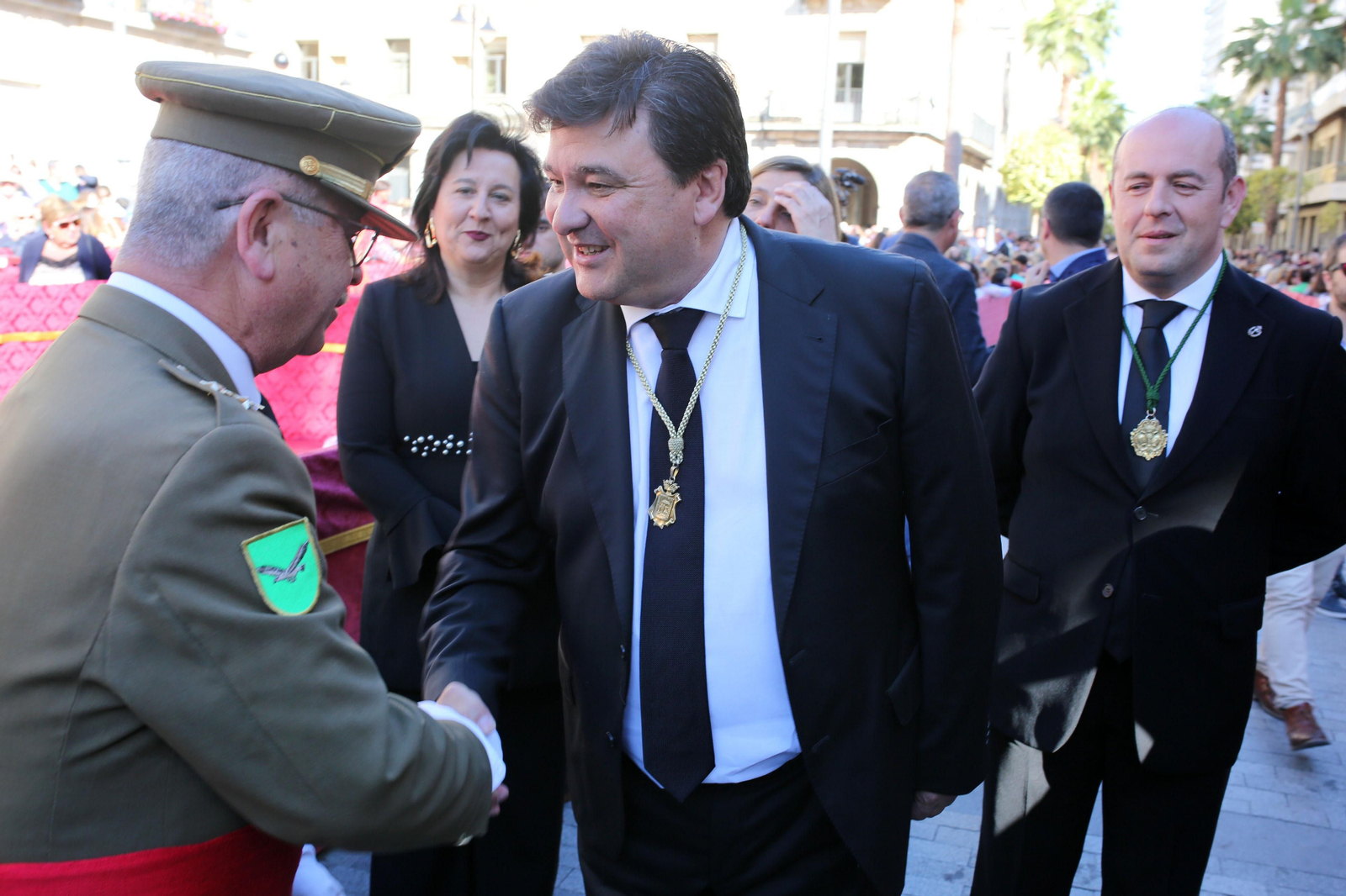 Ambiente  para recibir a la Legión en las calles de Huelva