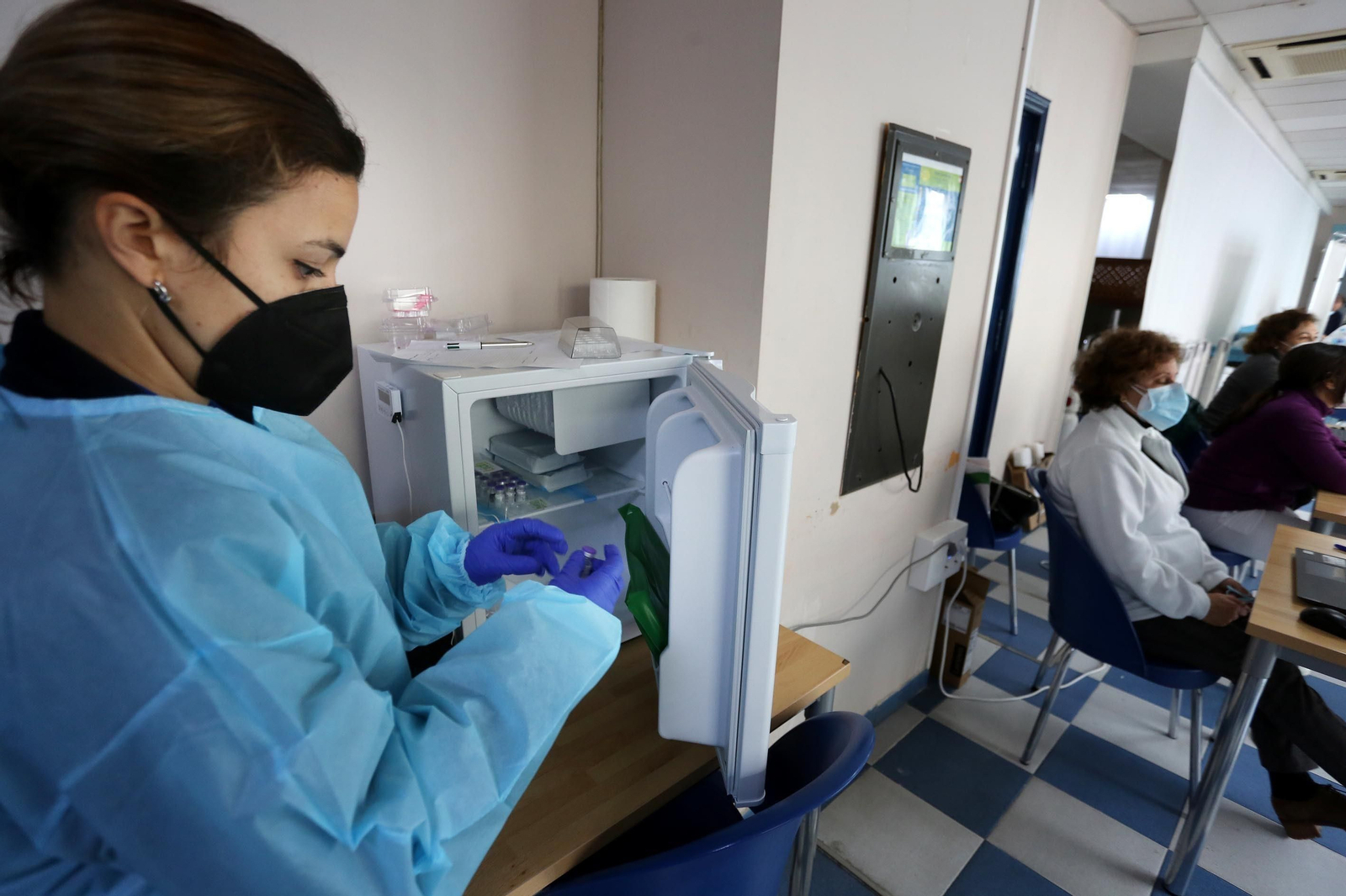 Coronavirus:Imágenes de las vacunaciones a los sanitarios del Hospital de Jerez