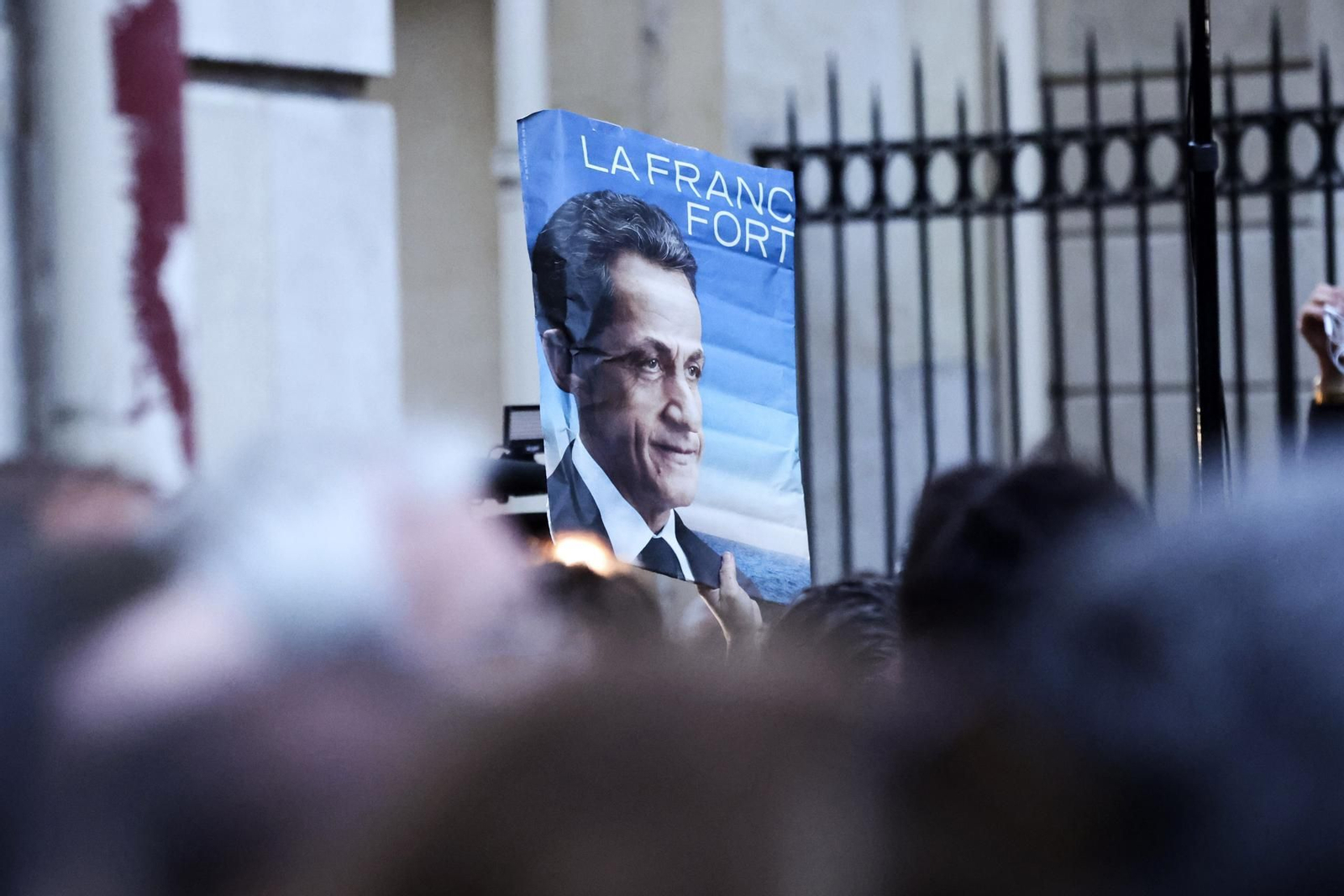 Las fotos de la entrada en la cárcel de Nicolás Sarkozy