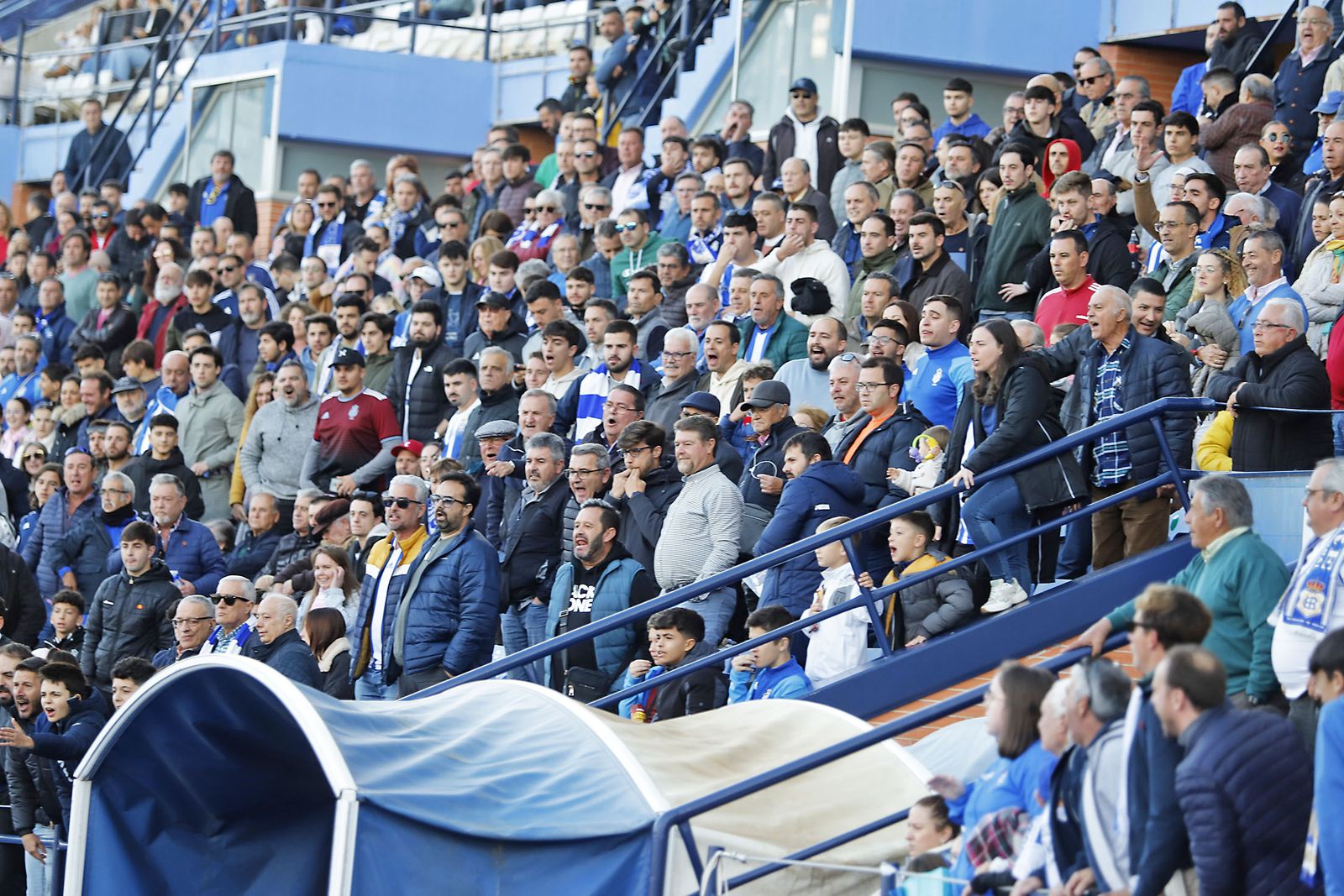 Imágenes del ambiente en el encuentro entre el Recreativo de Huelva y el Real Murcia