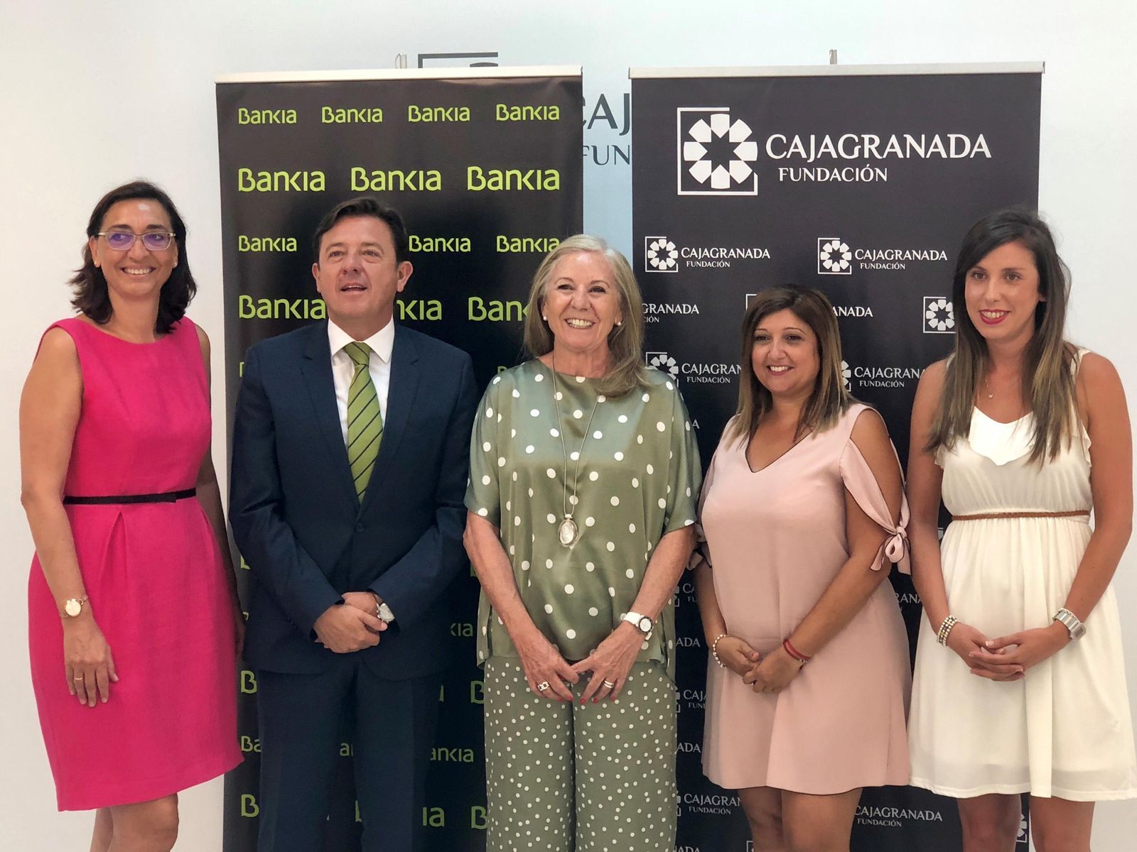 Tras la firma del convenio en la sede de CajaGranada Fundación.