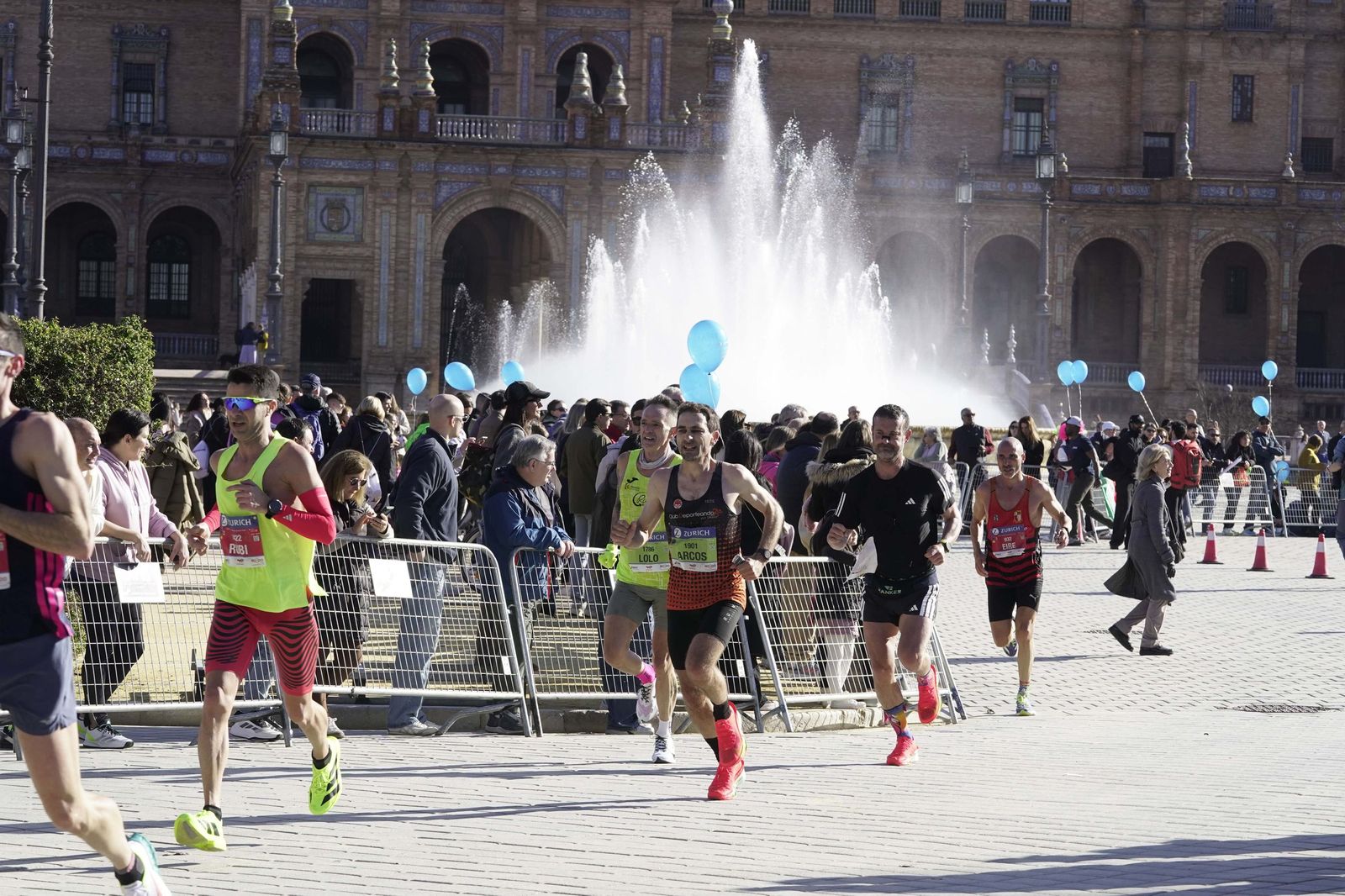 El Zúrich Maraton de Sevilla 2026 en la Plaza de España, galería 1