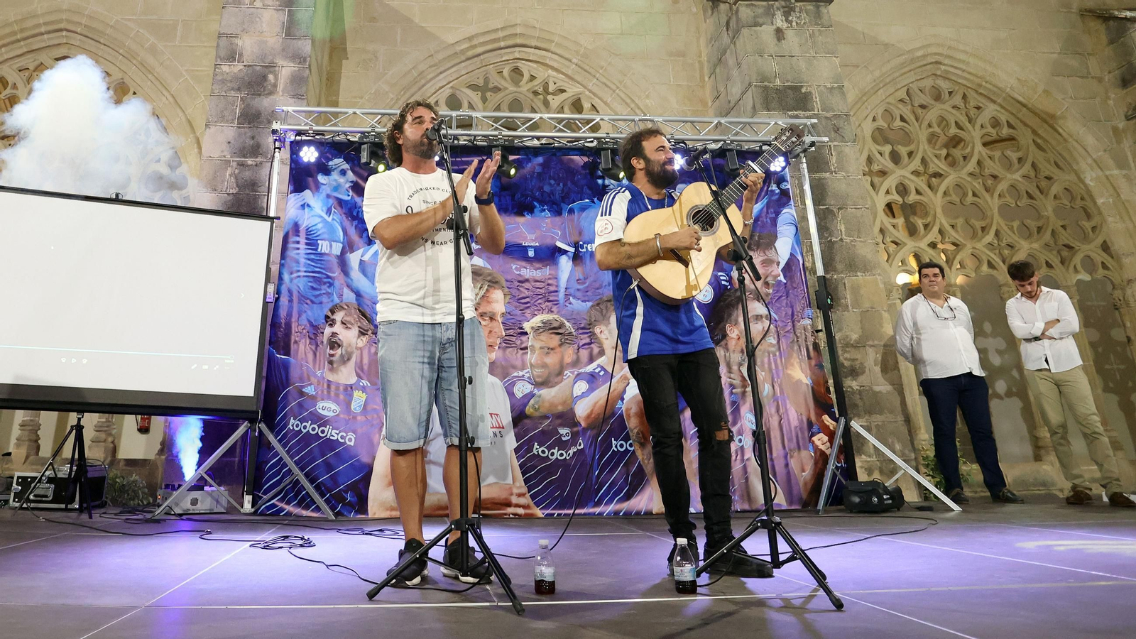 Imágenes de la presentación de las camisetas del Xerez CD