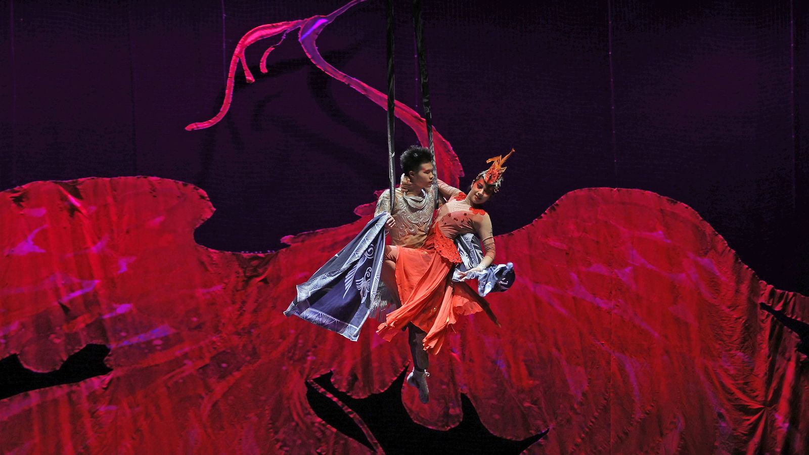 Imágenes del 'Gran Circo Acrobático de China' en el Teatro Villamarta