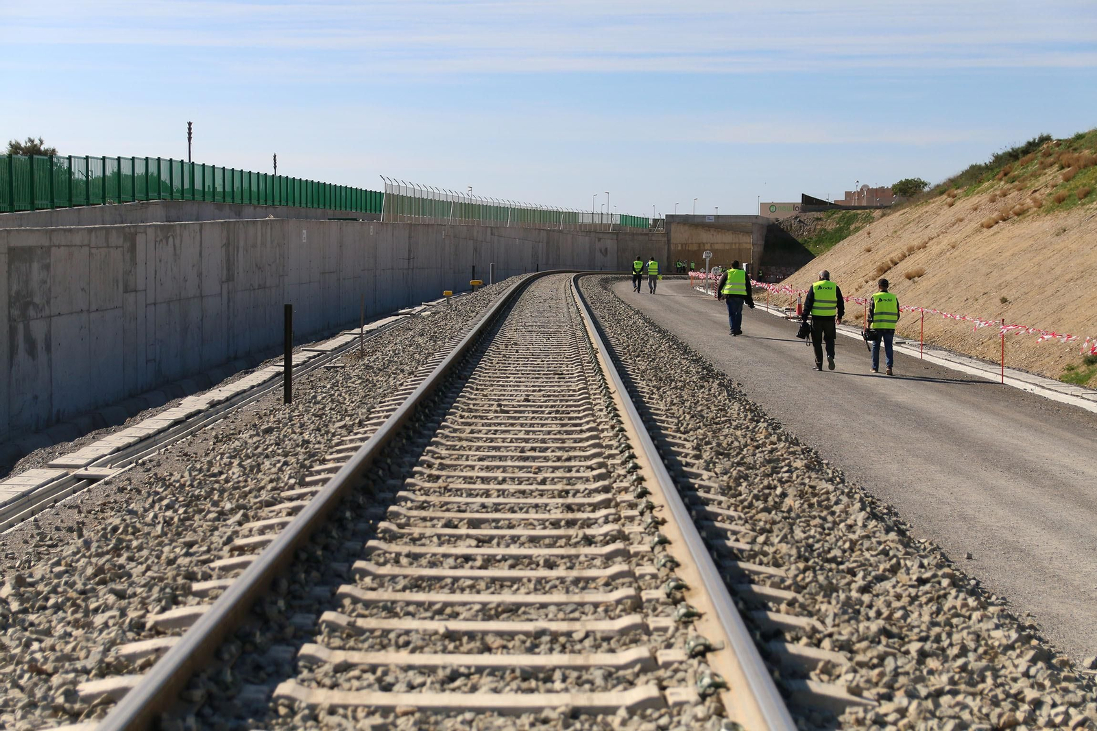 Vías del tren a la entrada de la ciudad por El Puche.