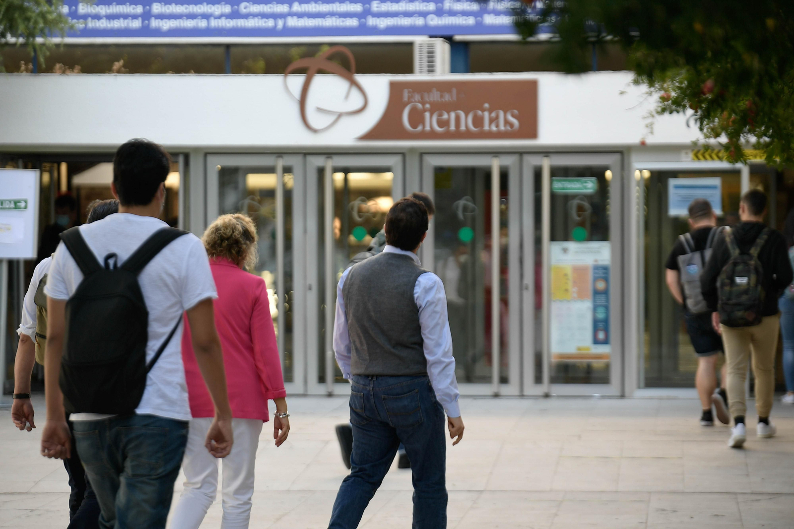 Los jóvenes de Granada tienen una tasa de contagio del coronavirus superior a los 1.000 casos